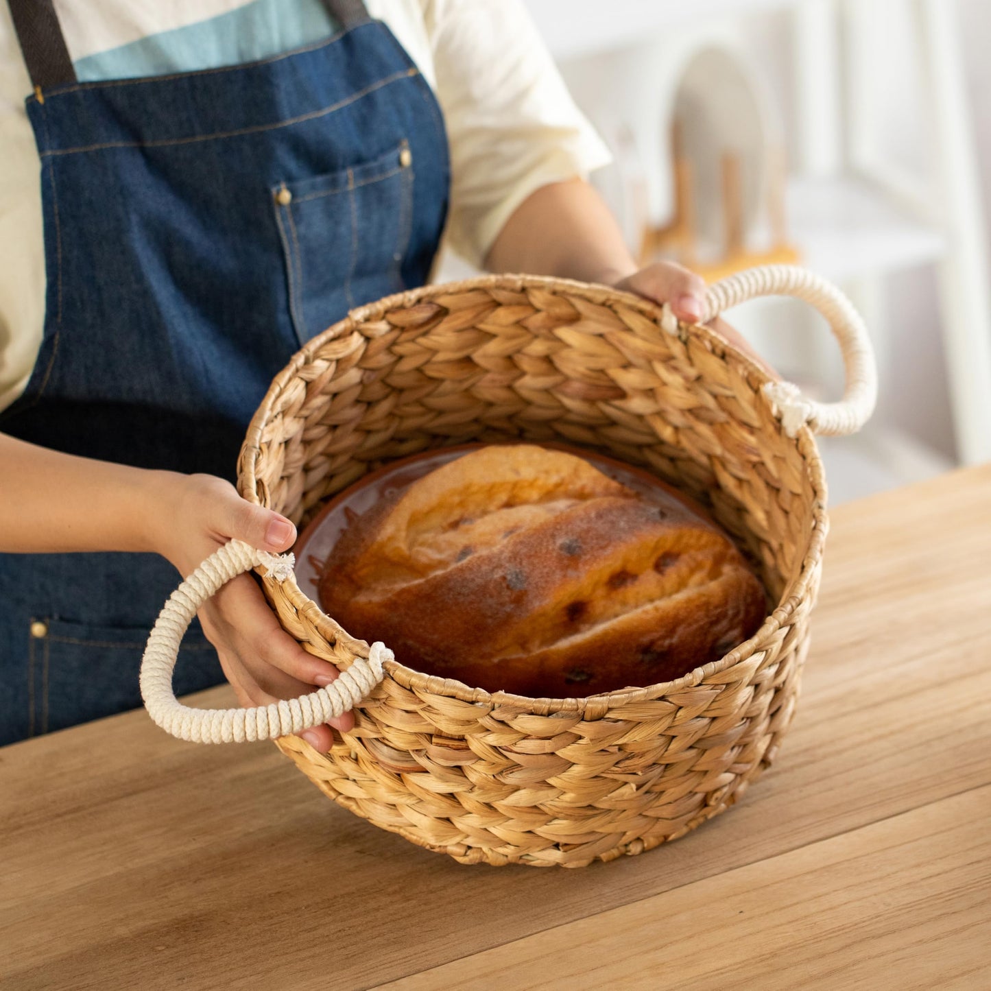 Vintiquewise Handwoven Wicker Bread Basket with Terracotta Stone Warmer & Rope Handles for Kitchen Dining Table & Home Party Use Ideal for Sourdough Bread Rolls Snacks & Baked Goods, Floral Design