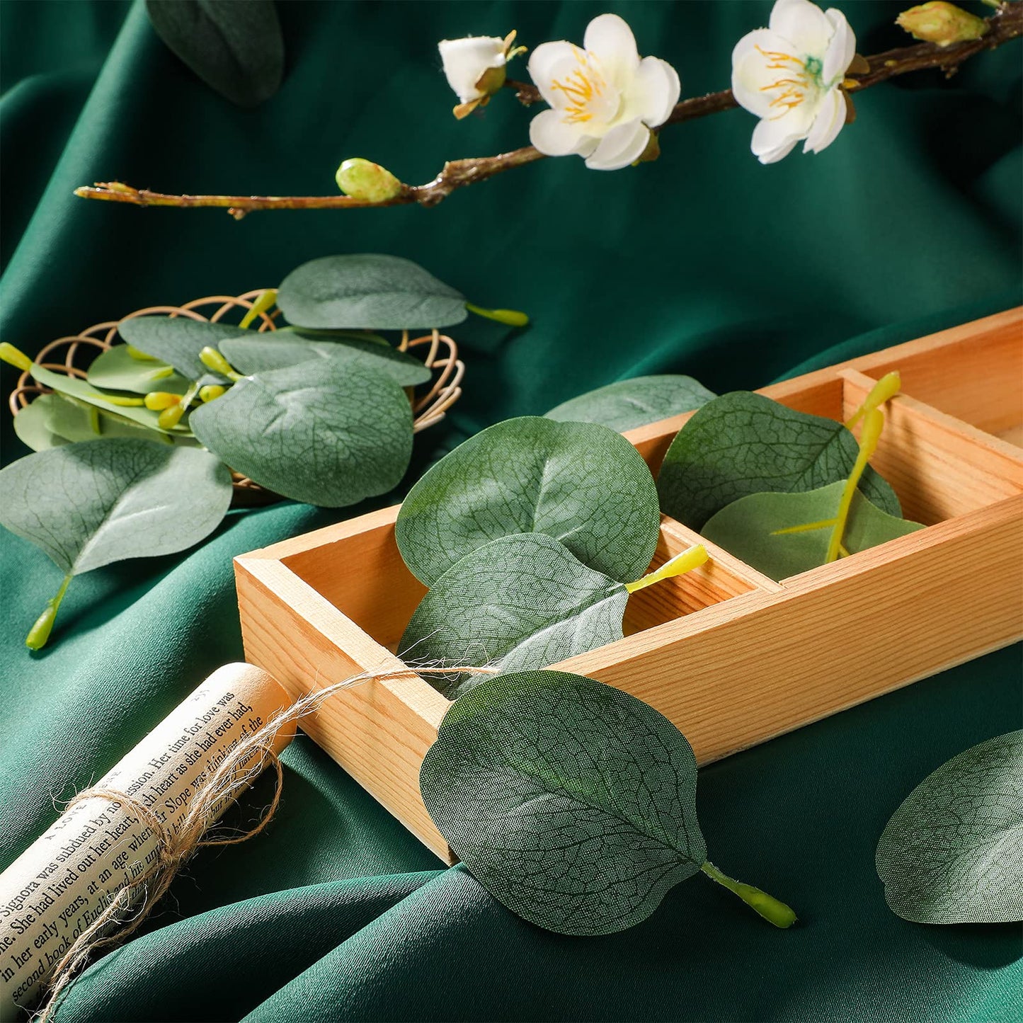 WILLBOND 400+ Pcs Eucalyptus Leaves, Fake Eucalyptus Petals Boho Wedding Table Decor Loose Greenery Confetti for Wedding Engagement Party Decoration, DIY, Baby Shower, Table, Cake(Green)