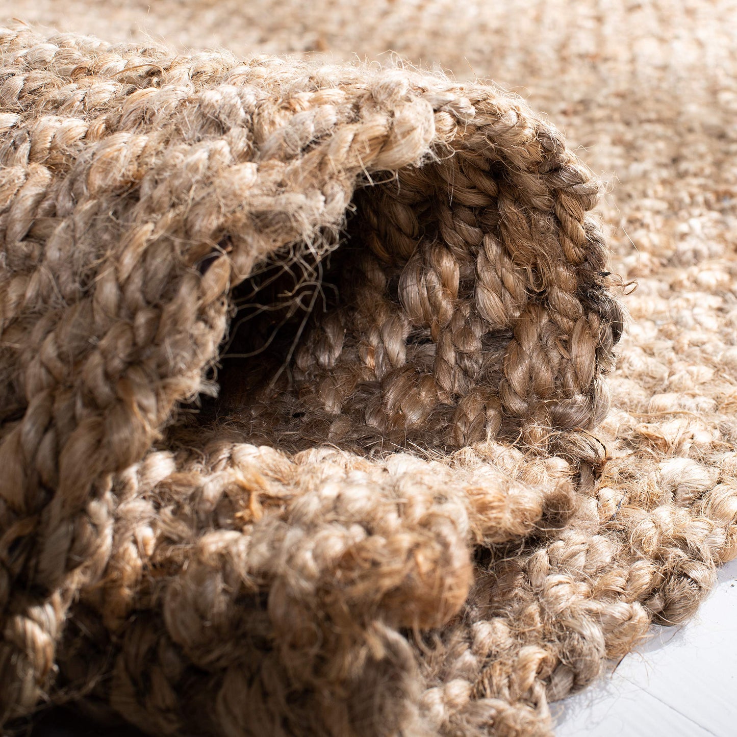 SAFAVIEH Natural Fiber Collection Accent Rug - 3' x 5', Natural, Handmade Tassel Jute, Ideal for High Traffic Areas in Entryway, Living Room, Bedroom (NF467A)