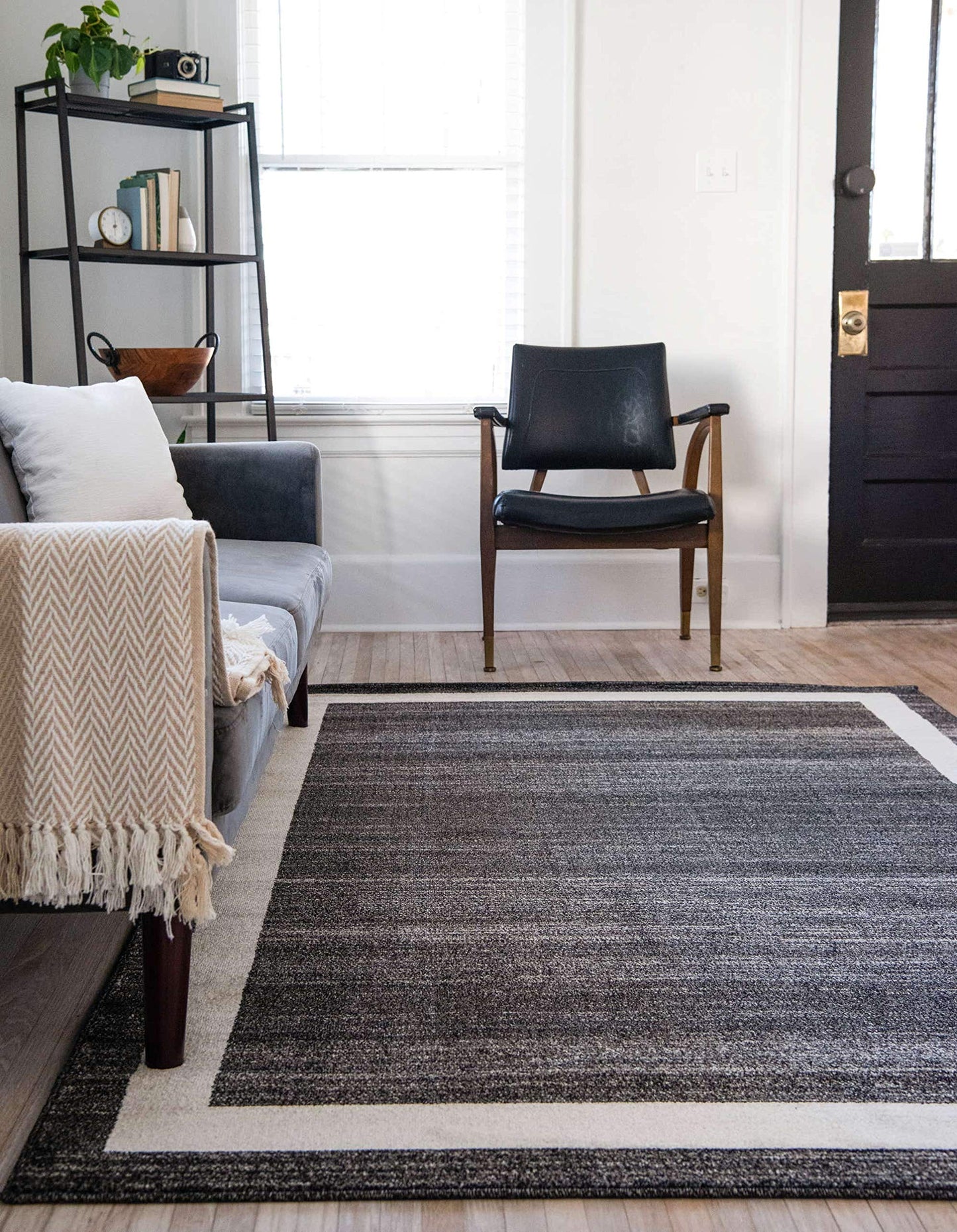 Unique Loom Del Mar Collection Area Rug - Maria (5' 3" x 8' Rectangle, Black/ Ivory)