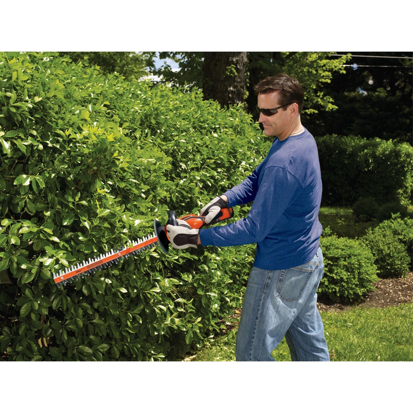 BLACK+DECKER 40V MAX* 24 in. cordless hedge trimmer with POWERDRIVE, Tool Only (LHT2436B)