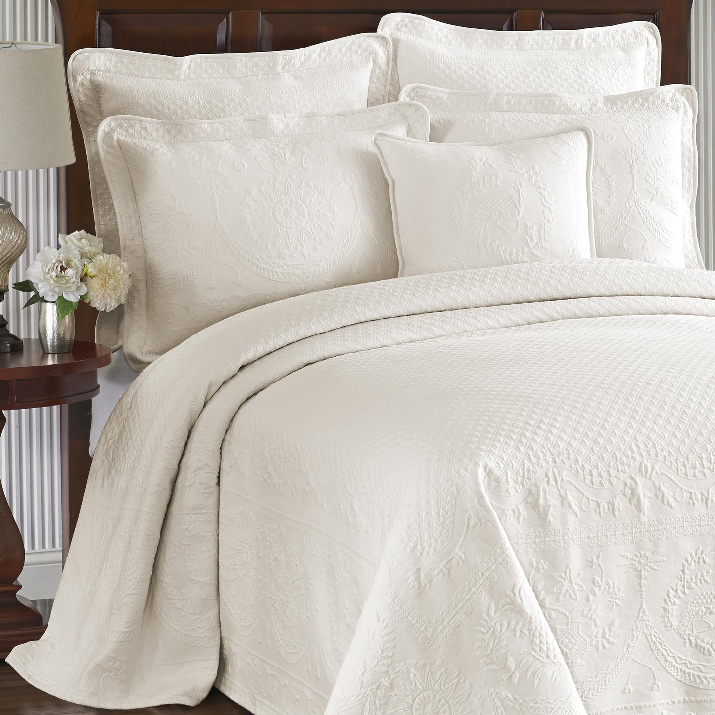 HISTORIC CHARLESTON King Charles Modern Farmhouse Floral Matelasse Bedspread, 100% Cotton Breathable Bedding, Full/Queen, Ivory