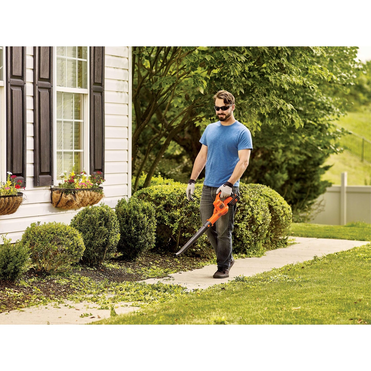 BLACK+DECKER Cordless Leaf Blower, 40V MAX , Leaf Blower Cordless with Battery and Charger, 125 MPH Air Speed, Lightweight Handheld Yard Sweeper (LSW40C)