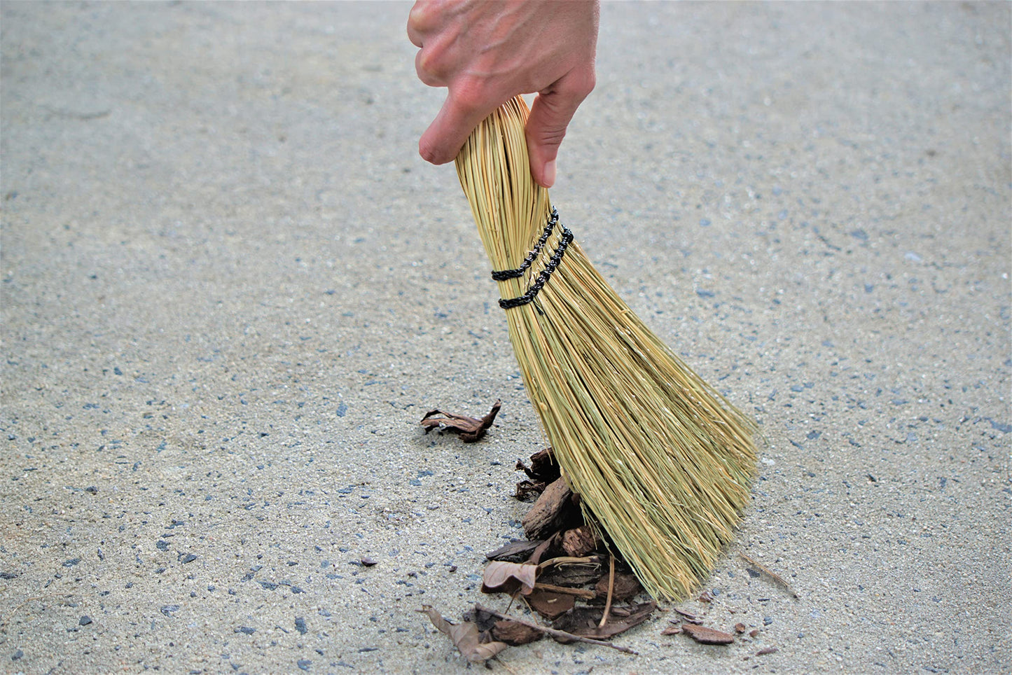 Rubbermaid Commercial 12 Inch Corn Whisk Broom, Yellow, Flagged Natural Bristles for Multi-Surface Sweeping, Remove Dirt and Debris from Porches/Floors Decks/Driveways/Sidewalks