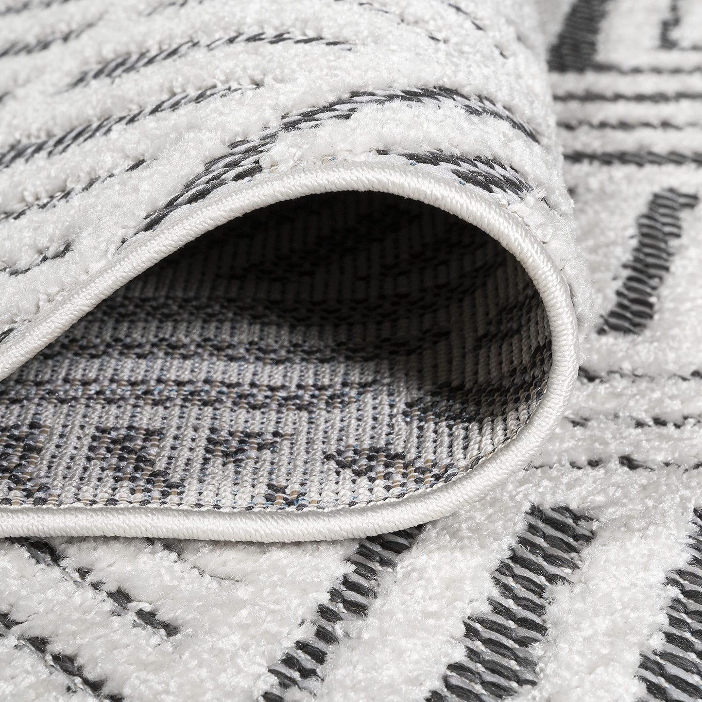 JONATHAN Y Art Deco Geometric Indoor Outdoor Area Rug 4X6 White/Black, Jordan High-Low Pile for Backyard, Patio, Porch, Easy-Cleaning, High Traffic, Pet-Friendly, Non-Shedding (SBH103A-4)