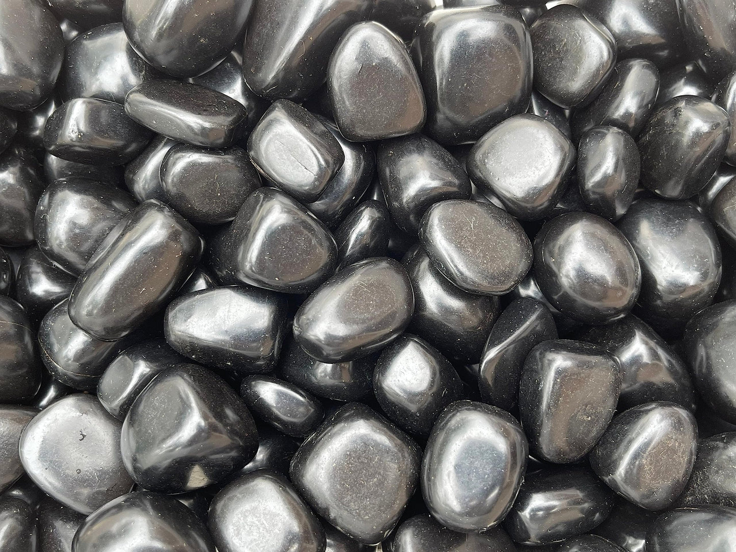 GAF TREASURES 5 Pcs Jet Tumbled Stones, Polished Jet Gemstone, Jet Healing Crystals (Jet)