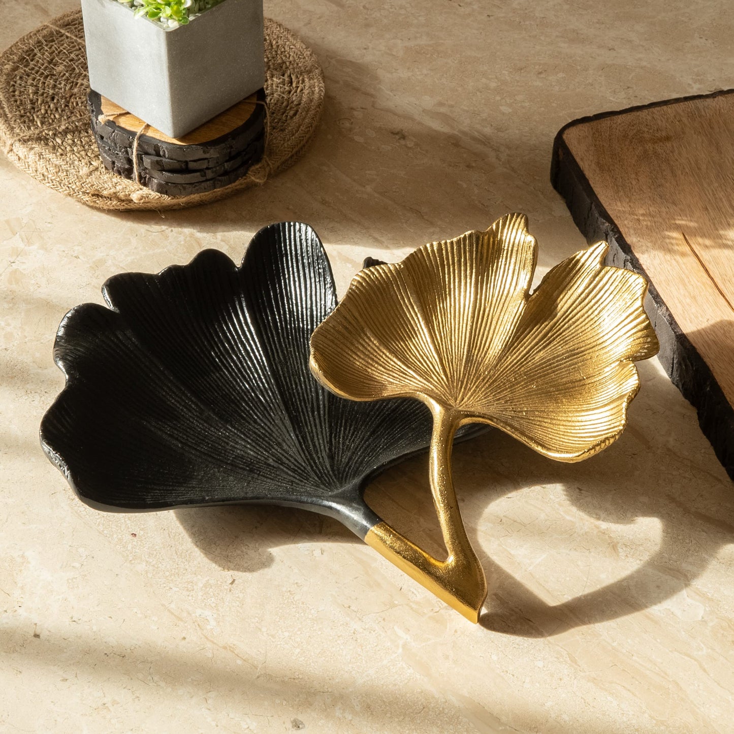 GUTE Large Decorative Black & Gold Ginkgo Leaf Tray for Serving Fruits, Appetizers - 2 Tier Centerpiece Home Decor Elegant Serveware Charchuterie Catch All for Entertaining, Wedding Gifts 11.5x13