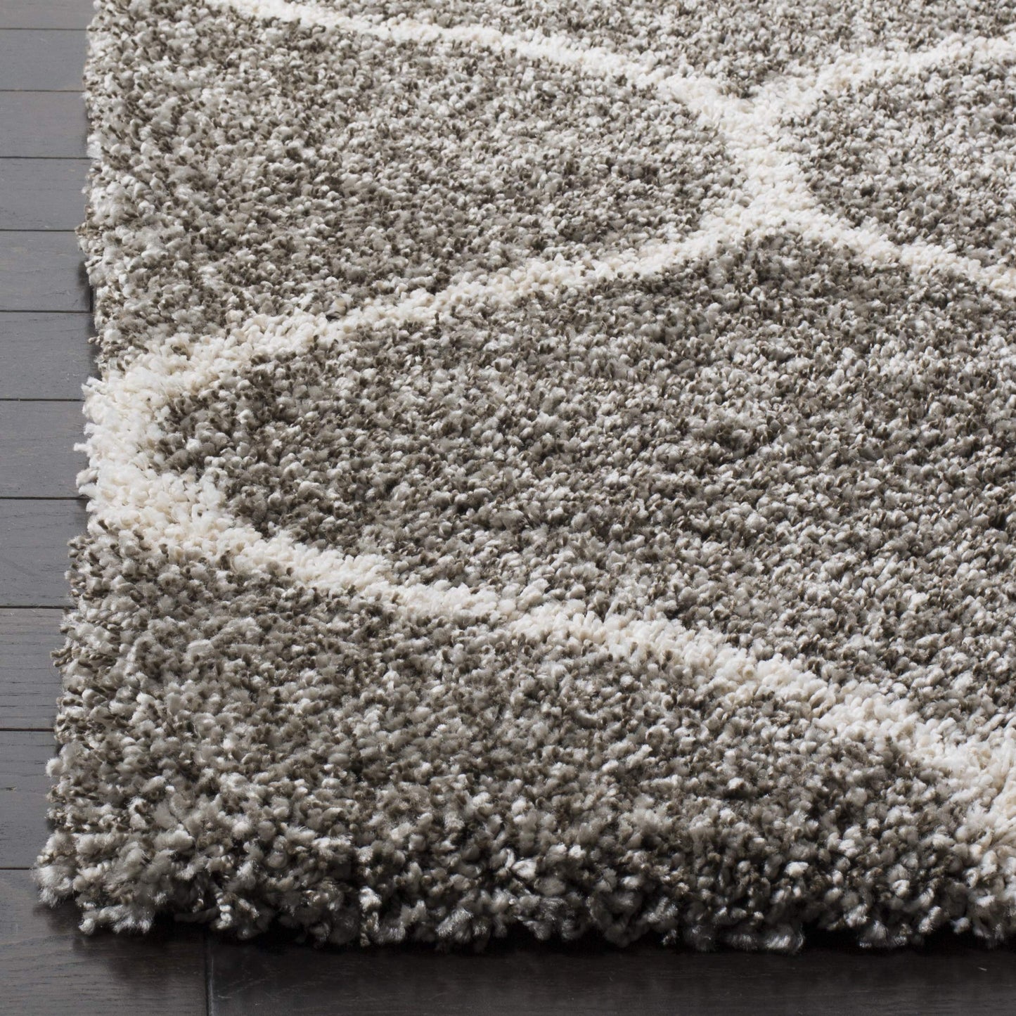 SAFAVIEH Hudson Shag Collection Accent Rug - 2'3" x 3'9", Grey & Ivory, Trellis Design, Non-Shedding & Easy Care, 2-inch Thick Ideal for High Traffic Areas in Entryway, Living Room, Bedroom (SGH280B)