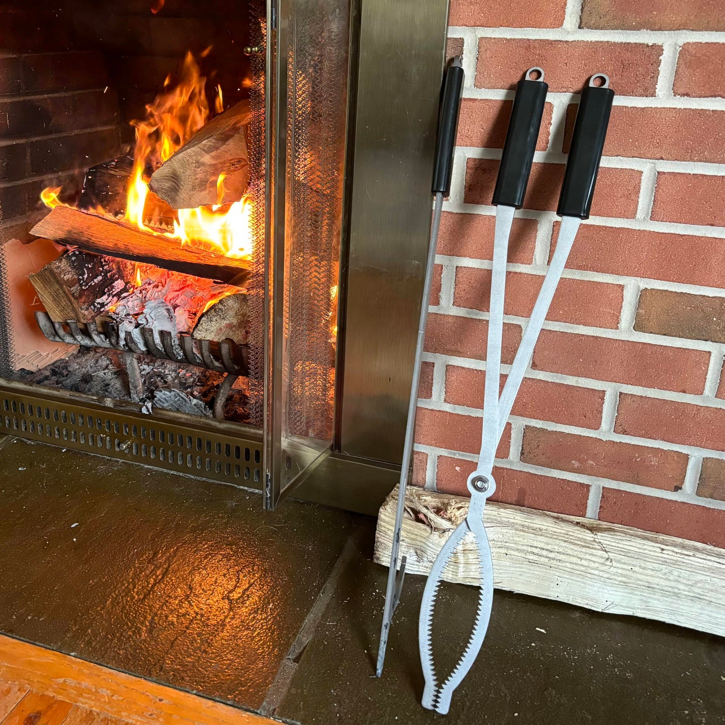 28" Firewood Tongs Set, Stainless Steel Fire Poker and Fireplace Tongs Log Grabber Set for fire pit outdoor Bonfire Wood Stove Fire Pit Use, Portable Rustproof Safely Campfire Tongs