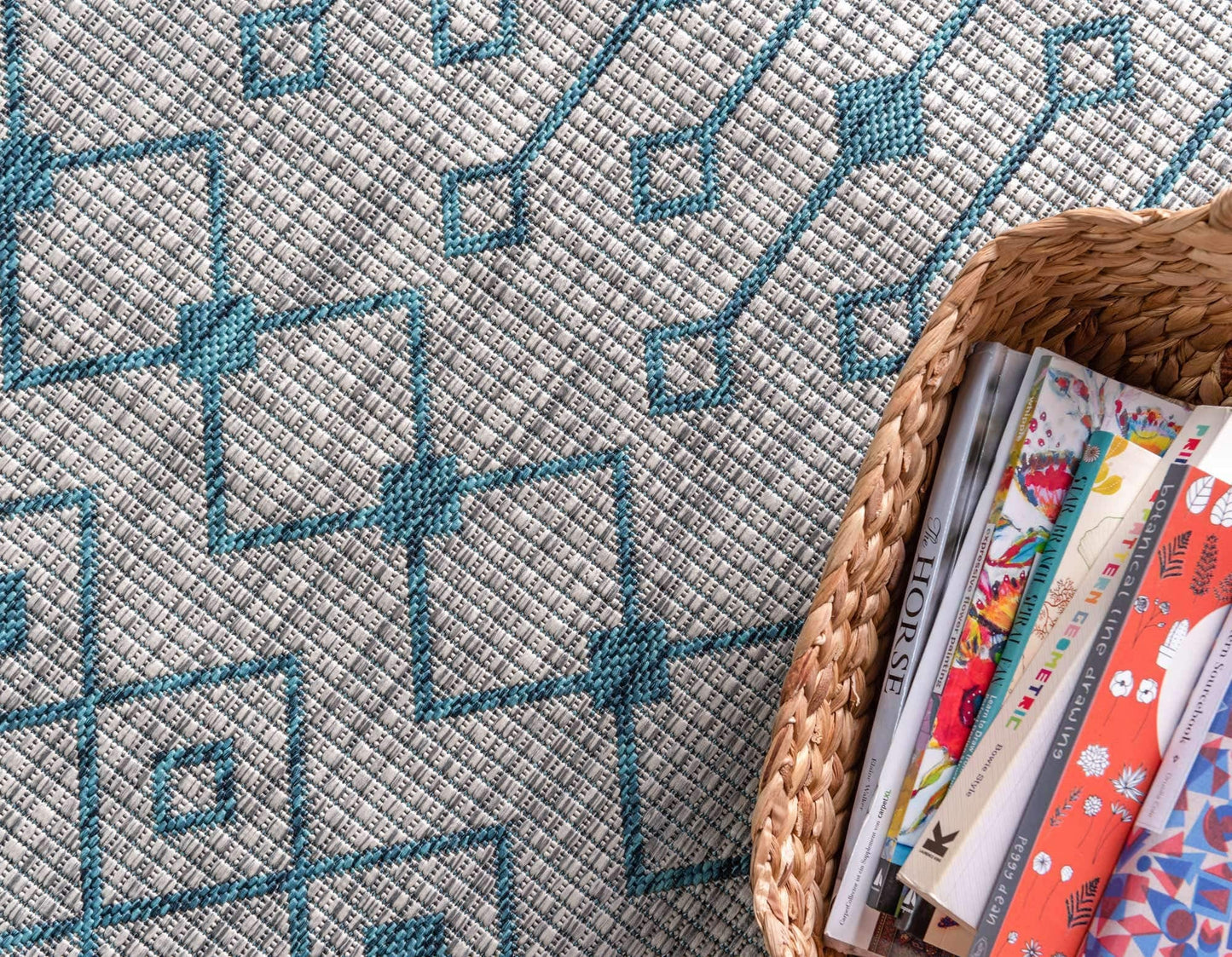 Unique Loom Outdoor Trellis Collection Area Rug - Tribal Trellis (5' 1" x 8' Rectangle, Light Blue/ Ivory)