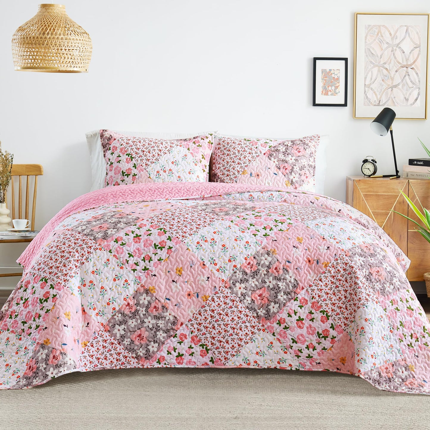 Whale Flotilla Patchwork Quilts Queen Size, Extra Soft Boho Floral Bedspreads for Bed Reversible Lightweight Full Queen Quilt Bedding Set Printed Coverlets with 2 Pillow Shams for All Seasons, Pink