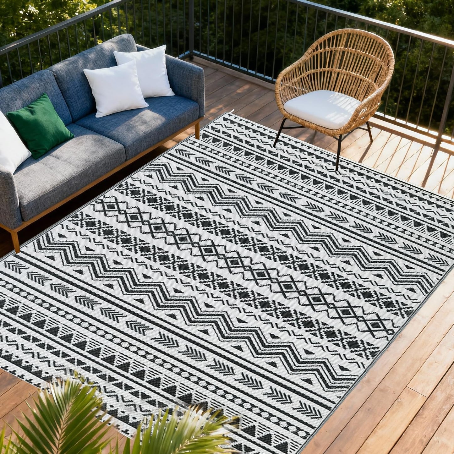 WILDROOTS 8x10 Feet Black and White Plastic Outdoor Rug, Stain Resistant Waterproof Reversible Outdoor Patio Rug, Fade Resistant Camping Rug