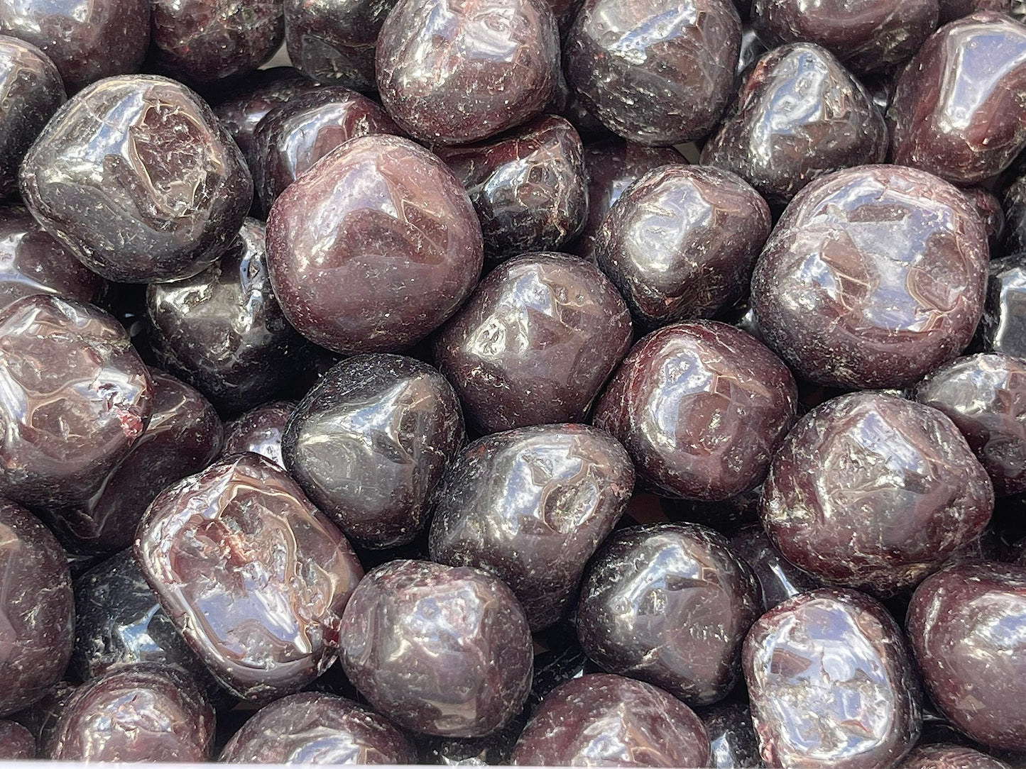 GAF TREASURES 5 Pcs Garnet Tumbled Stones, Polished Garnet Gemstone, Garnet Healing Crystals (Garnet)