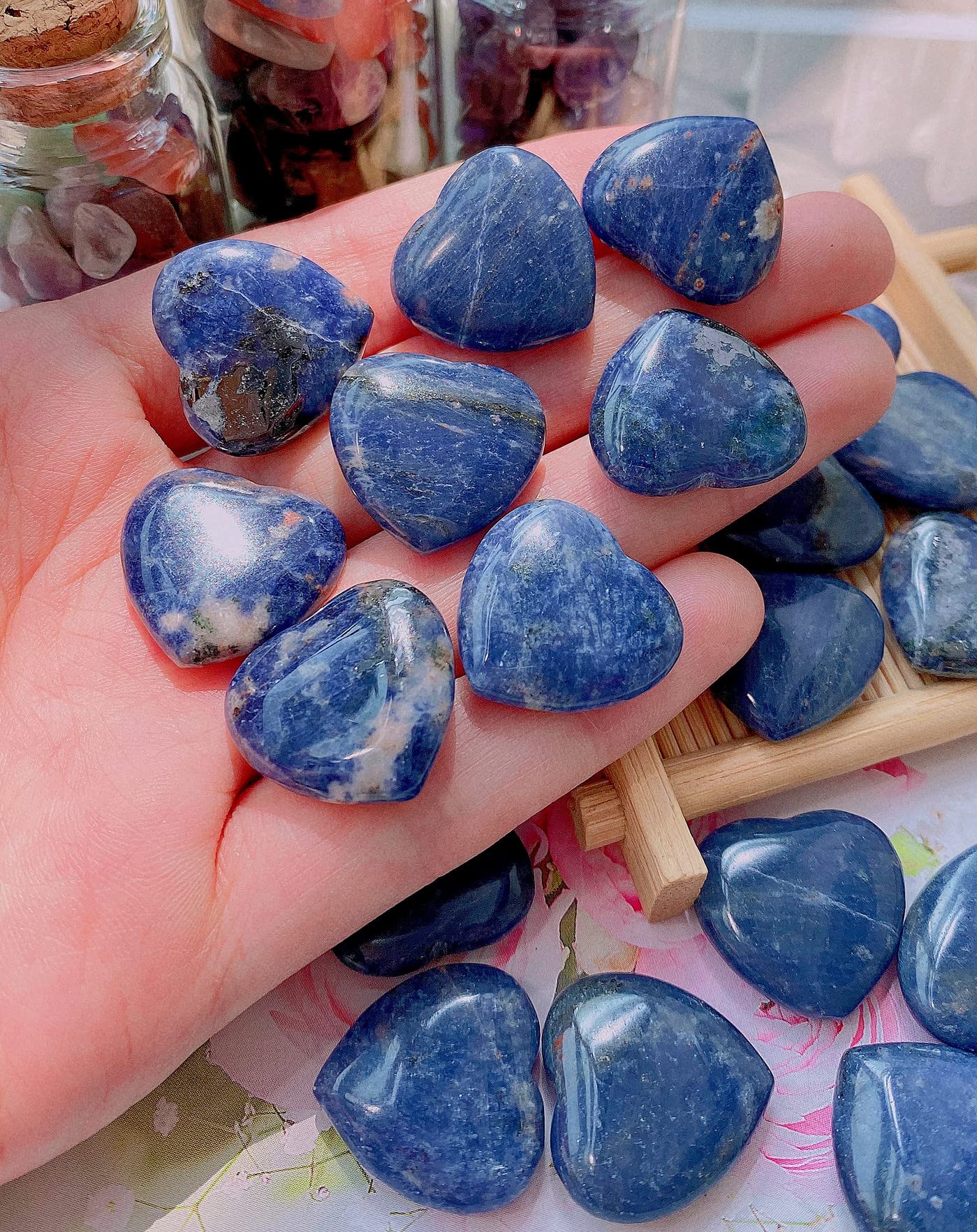 QINJIEJIE 20 PCS Sodalite Heart Crystals Natural Healing Crystal Polished Pocket Stones Mini Cute Palm Love Gemstones Set Bulk Wholesale Reiki Energy Balancing Meditation Valentine's Day Gift
