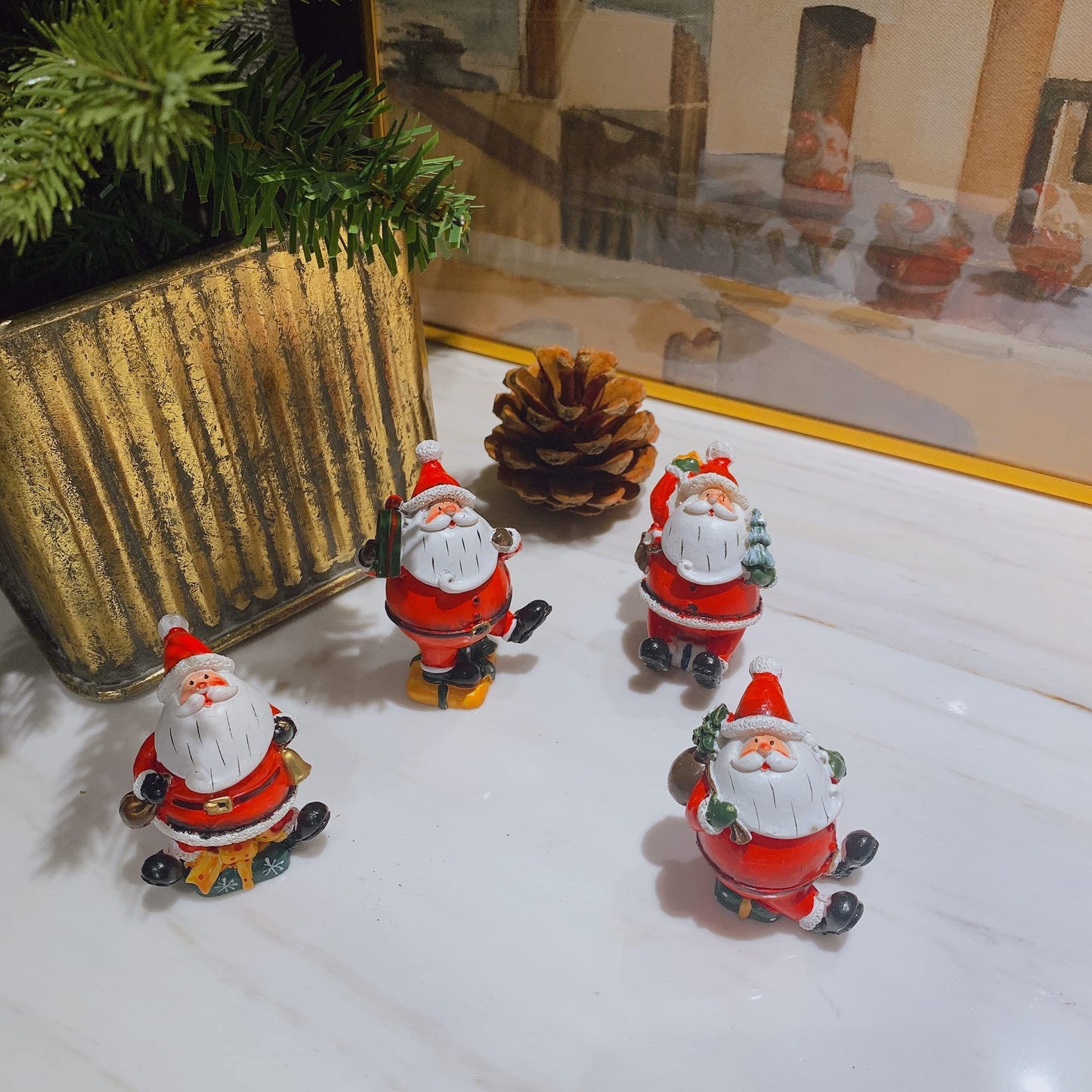Crafjie Christmas Miniature Figurines, 4PCS Mini Christmas Santa Claus Ornaments Christmas Miniature Ornament Resin Santa Figurines for Xmas Santa Claus Decoration Christmas Party Supplies