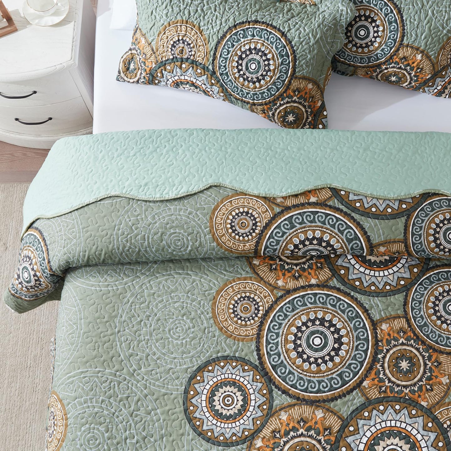LEAONME 3-Piece Full Queen Size Olive Green Quilt Set Lightweight Oversized Bedspread 90''x98'' Soft Microfiber Floral Coverlet Luxurious Warm Bed Cover for All Seasons (1 Quilt, 2 Pillow Shams)