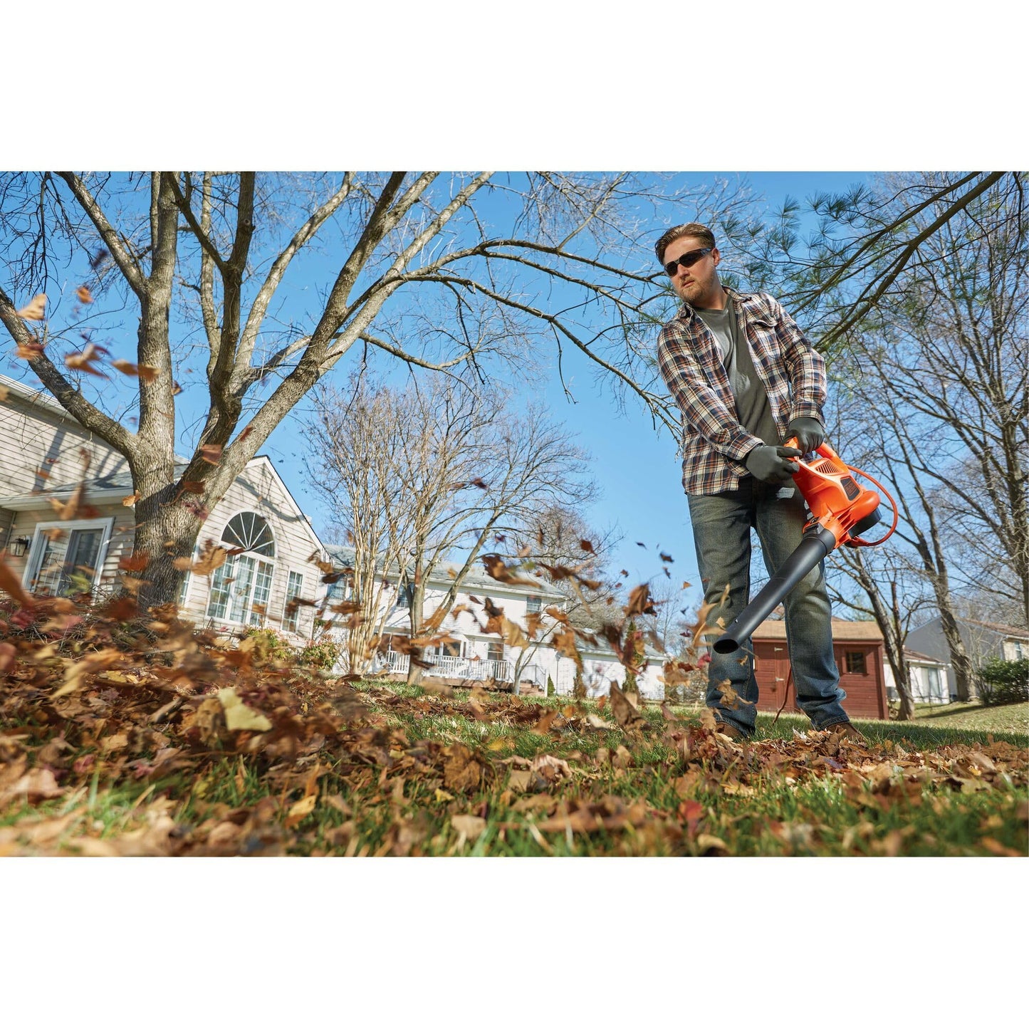 BLACK+DECKER Leaf Blower, Leaf Vacuum and Mulcher 3 in 1, Backpack Blowers for Lawn Care,250 mph Airflow, 400 cfm Delivery Power, Reusable Bag Included, Corded (BEBL7000)