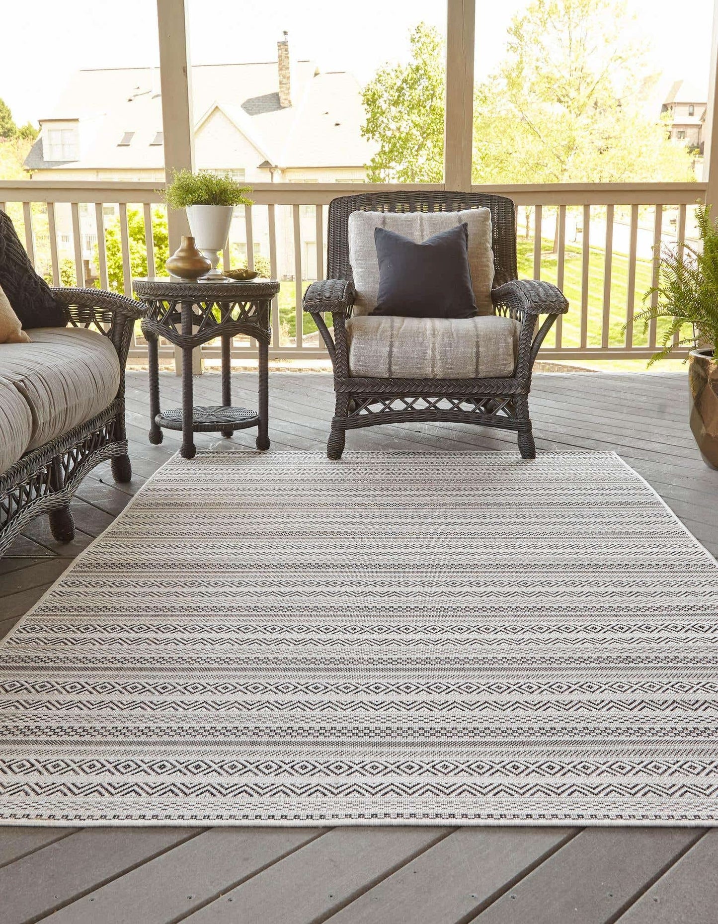 Unique Loom Outdoor Striped Collection Area Rug - Maia (5' 3" x 8' Rectangle, Beige/Ivory)