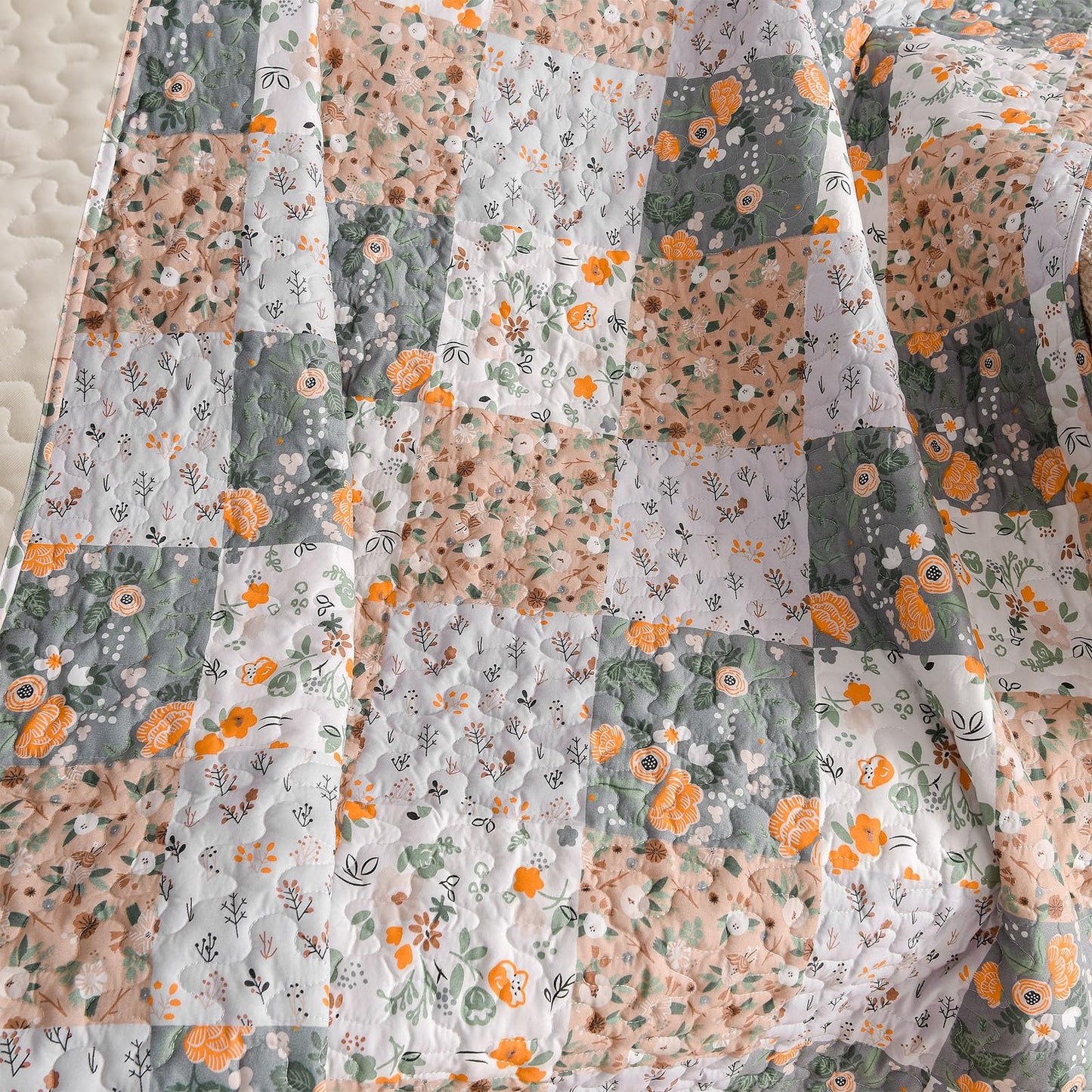 Exclusivo Mezcla 50"x 60" Quilted Throw Blanket- Microfiber Quilt Throw with Boho Patchwork Pattern, Reversible Camel Versatile Lap Quilt for All Seasons, Lightweight Throws for Bed/Couch/Sofa