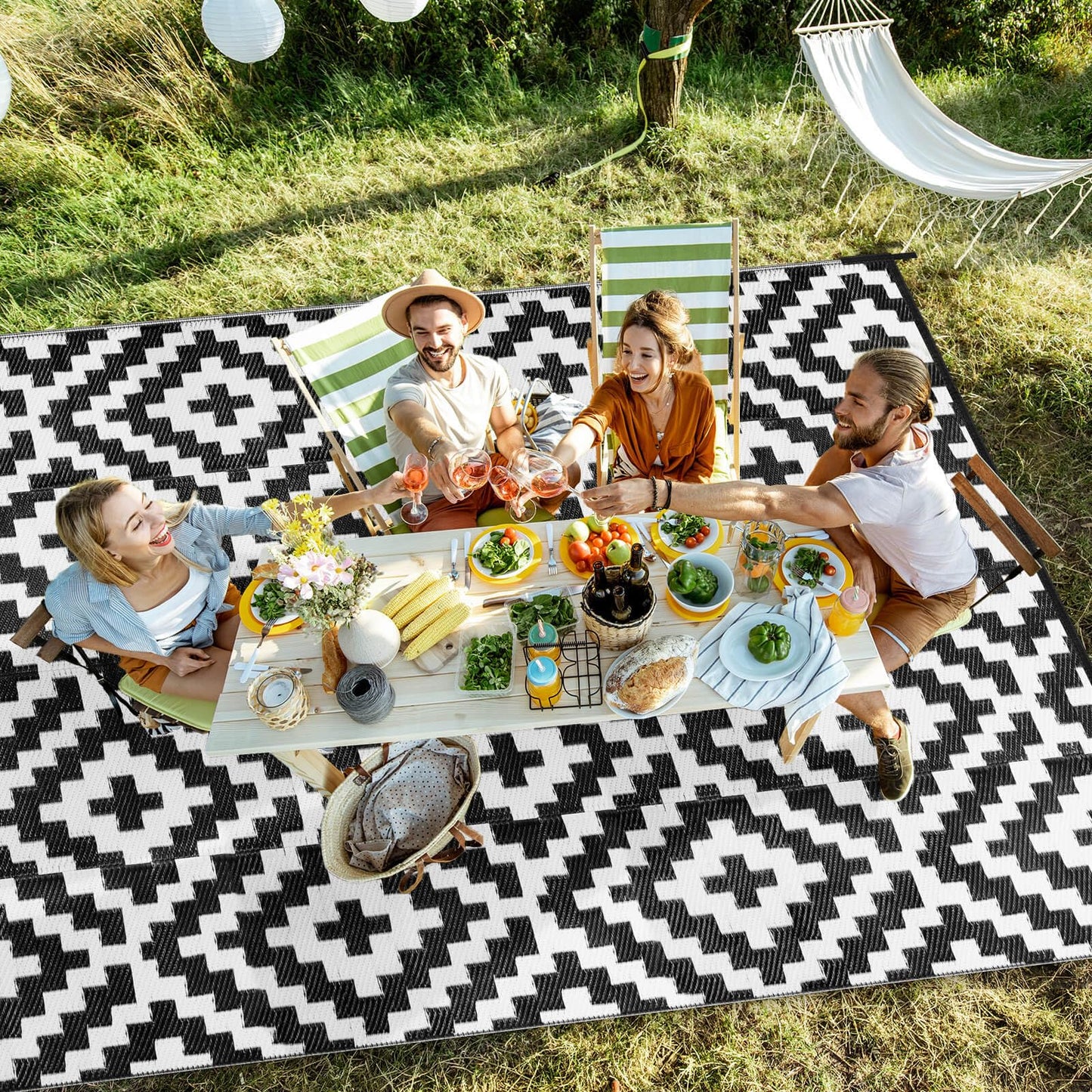 Outdoor Patio Plastic Straw Rug - 4x6 ft Outdoor Camping Rug Waterproof Reversible, Area Carpet Patios Clearance RV, Outside Porch Balcony Deck for Camper, Black & White