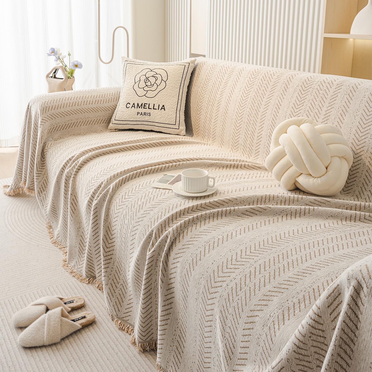 EvaLoome Chenille Sofa Throw Blanket with Herringbone Pattern and Tassel Edges, Thick & Soft Couch Cover, Machine Washable, Anti-Slip, Pet-Friendly, Fits 2/3-Seater (Beige, 71″x134″)