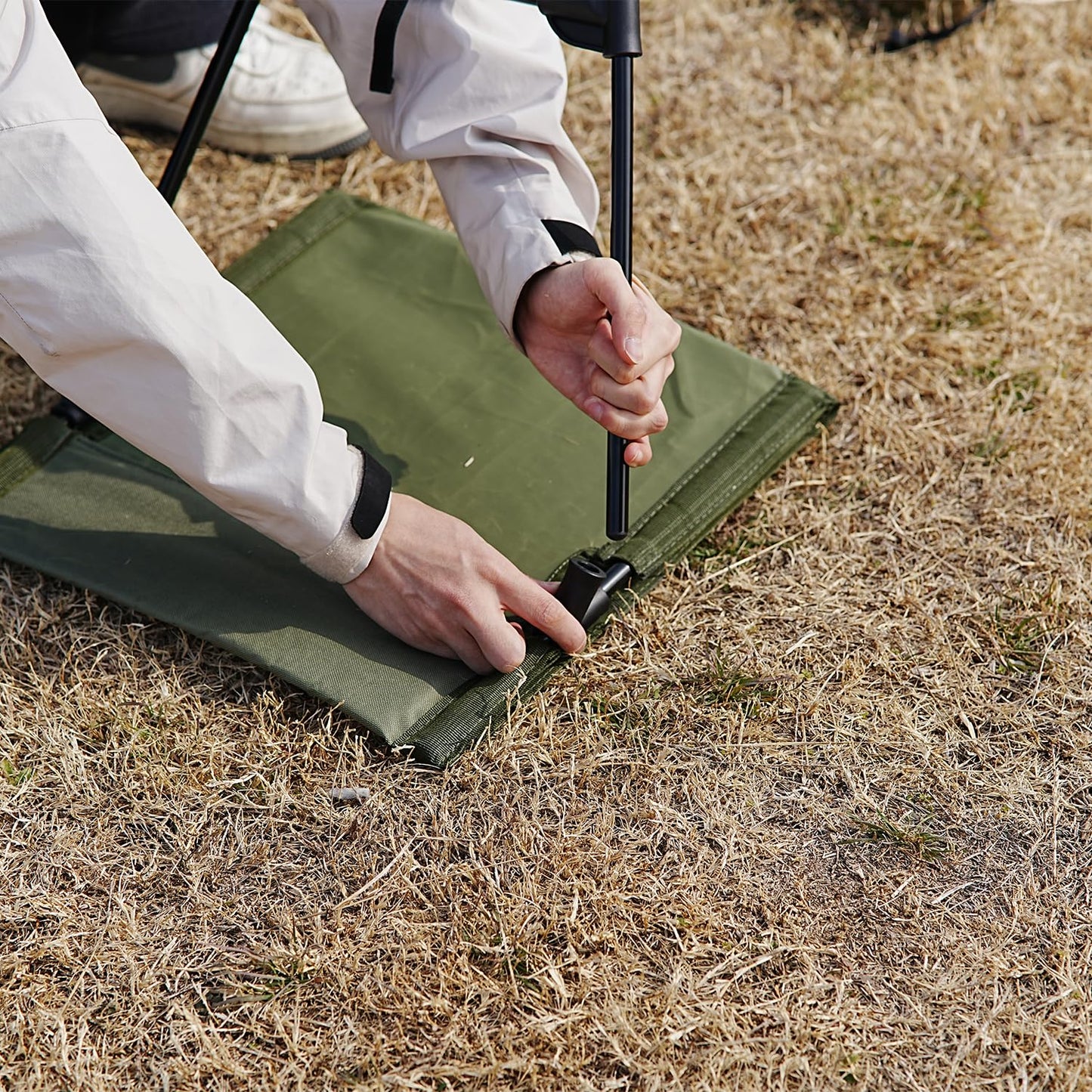 Nyeullcy Outdoor Camping Backrest,Lightweight Foldable Chair,Park Leisure backrest,Beach Portable Single Lazy Chair,Aluminum Lazy Comfortable Backrest (Olive Green)