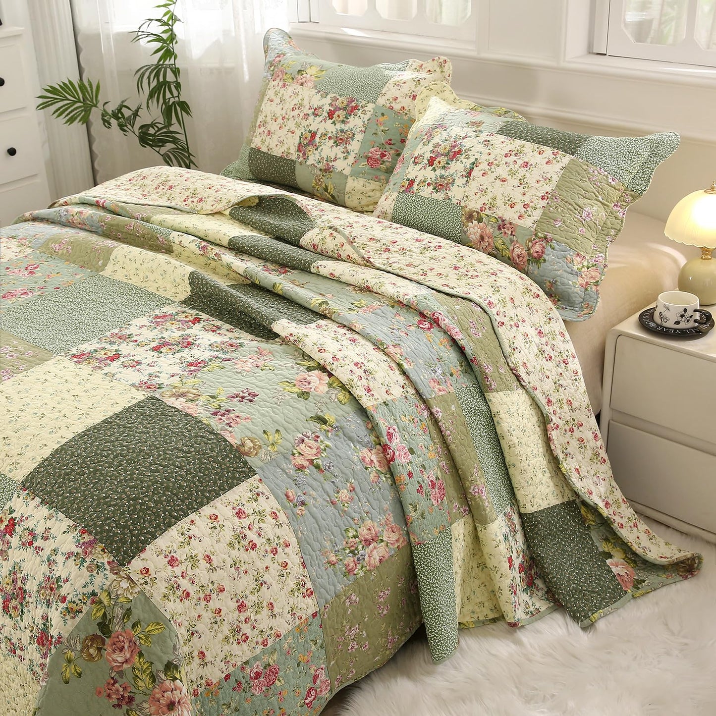 vctops Boho Patchwork Cotton Quilted Bedspread Quilt Set Queen Size 3 Pieces Soft Reversible Lightweight Coverlet Set Floral Print 1 Quilt and 2 Pillow Shams (Green D,Queen)