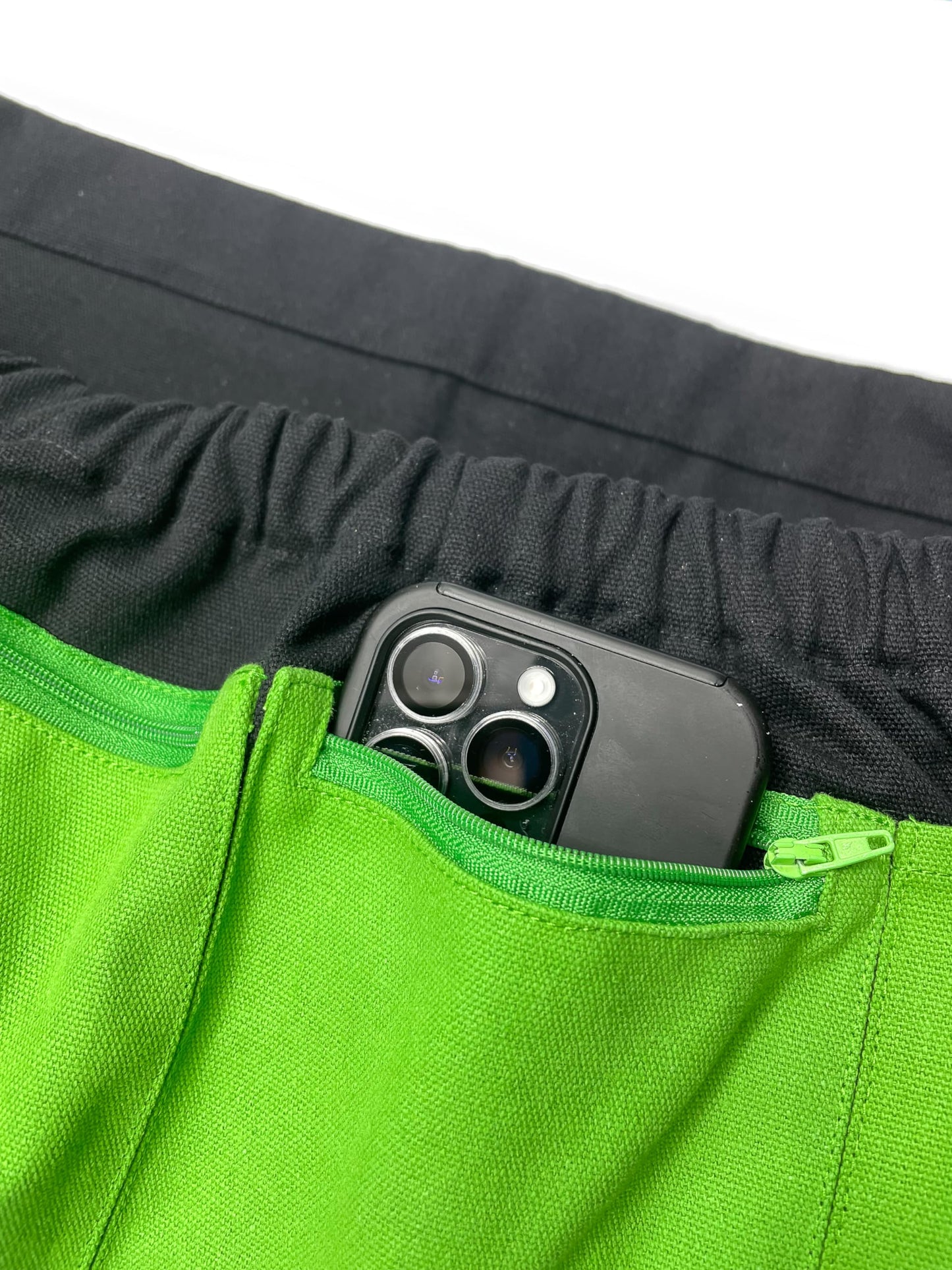 Seeding Square Harvest Garden Apron – pick fruits, vegetables, eggs and weeds & store small tools, seeds and personal items (Black Pockets on Green)