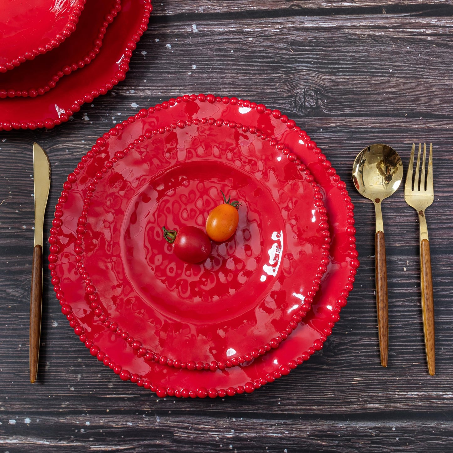 ZAROCRUS 12 pcs Christmas Holiday Melamine Dinnerware Set, Ruffled Rim With Beaded Plates and Bowls Set of 4, Lightweight yet Durable Dishes tableware Set, Ideal for parties, camping, and RV trips