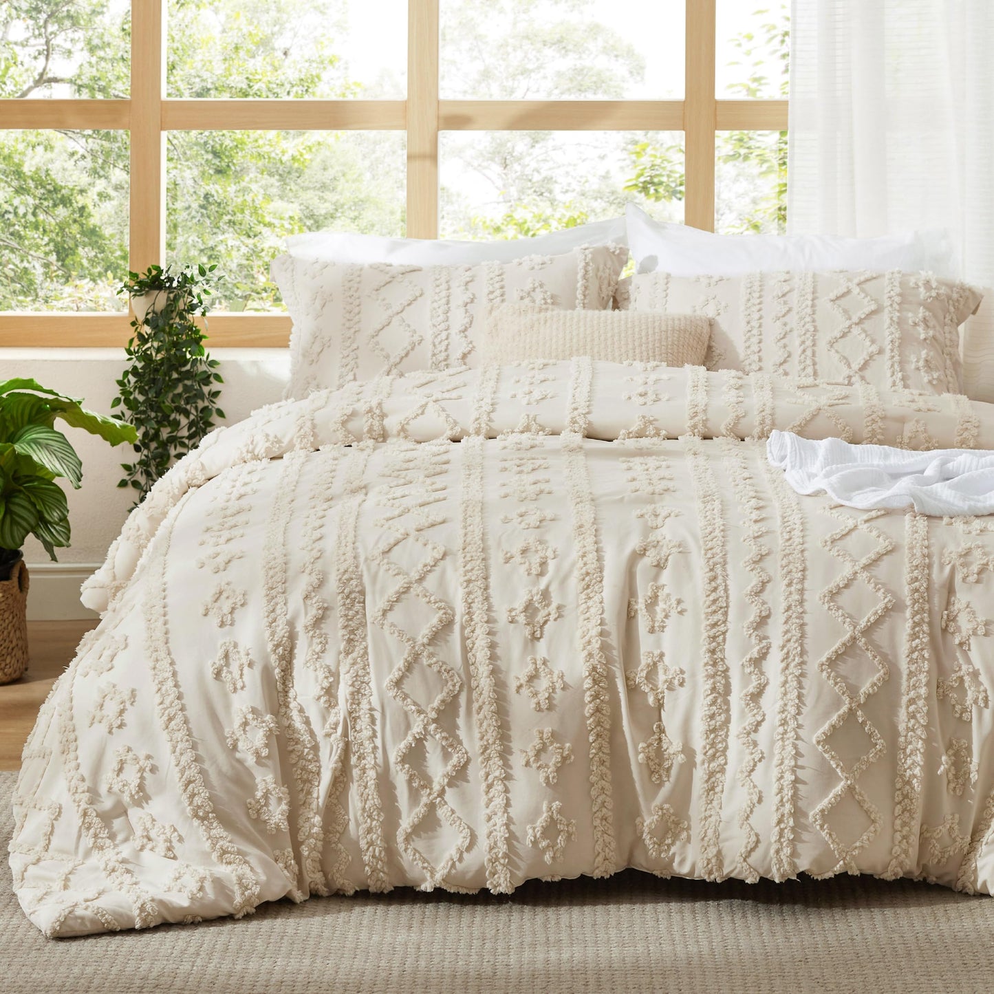 Bedsure Tufted Boho Comforter Set Queen Size - Beige Boho Bed Set, GentleSoft™ 3 Pieces Farmhouse-Style Embroidery Bedding, Gifts for Woman, Soft Jacquard Queen Comforter for All Seasons