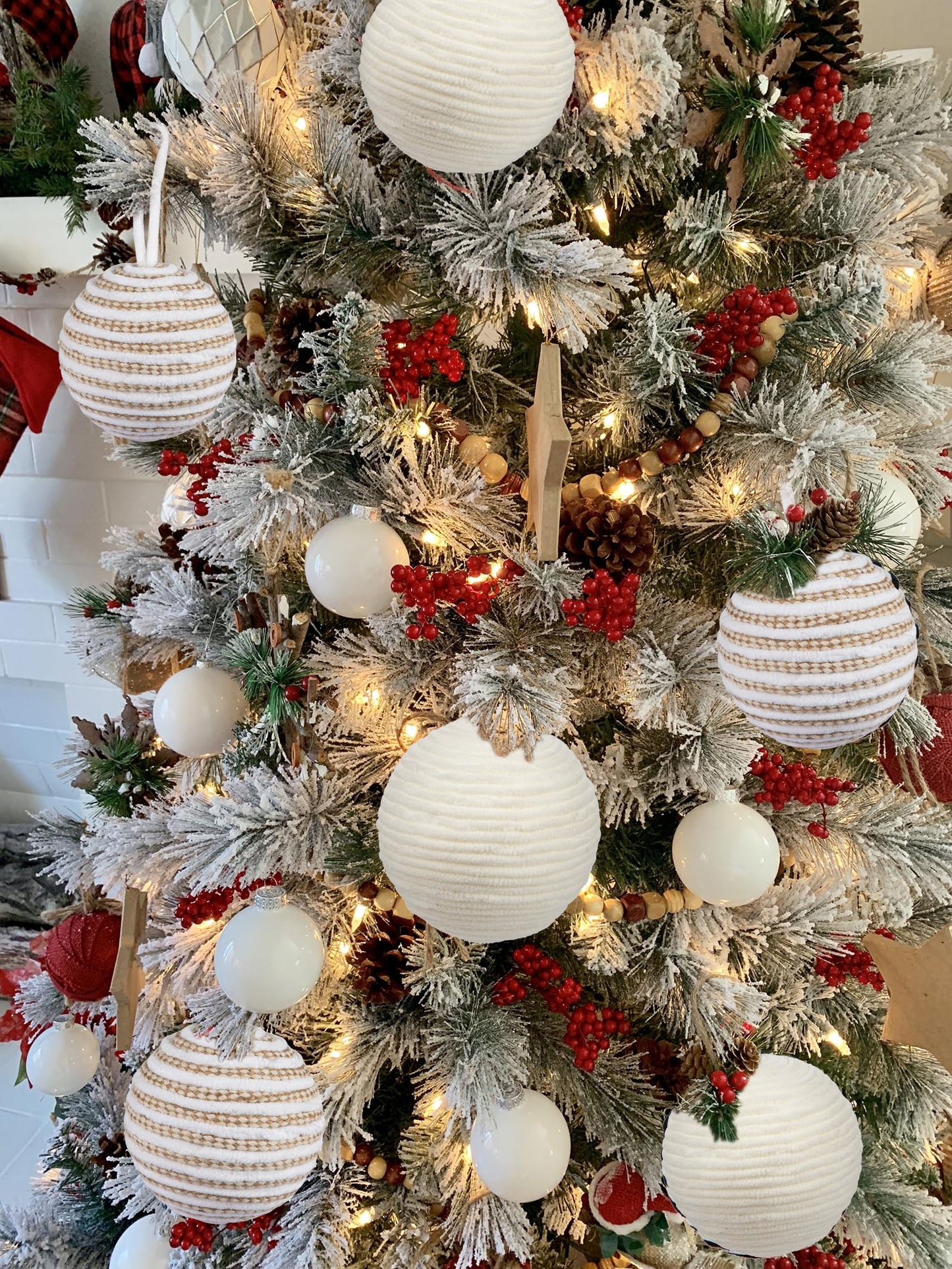 Briful 3.94'' White Christmas Ornament Balls, 6PCS Large Decorative Yarn Balls Xmas Tree Hanging Ornaments with Strings for Holiday Party Christmas Table Vase Decor