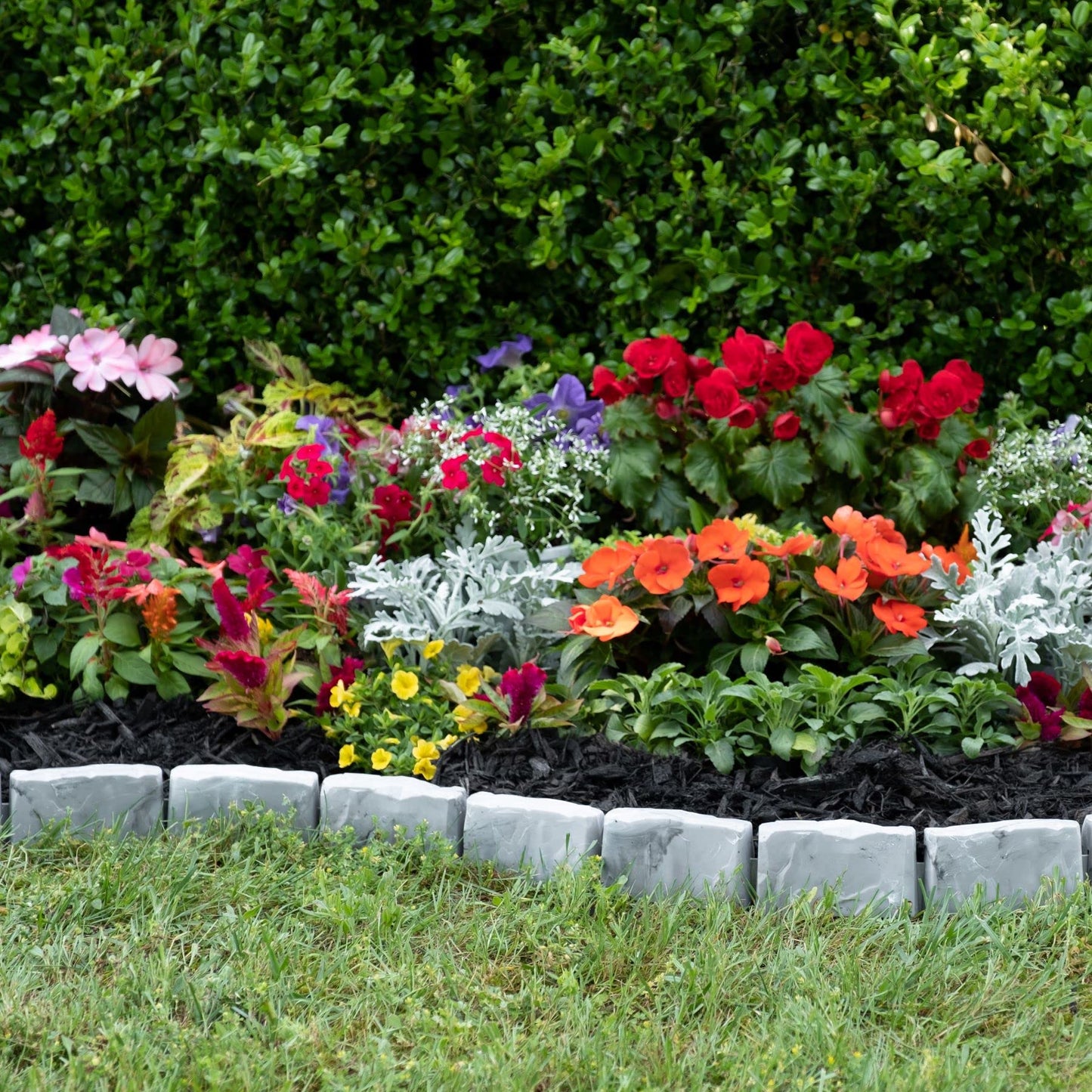 EasyFlex No-Dig Landscape Edging with Anchoring Spikes, 2.7 in Tall Decorative Stone-Look Garden Border, 15 Foot Kit, Slate Gray