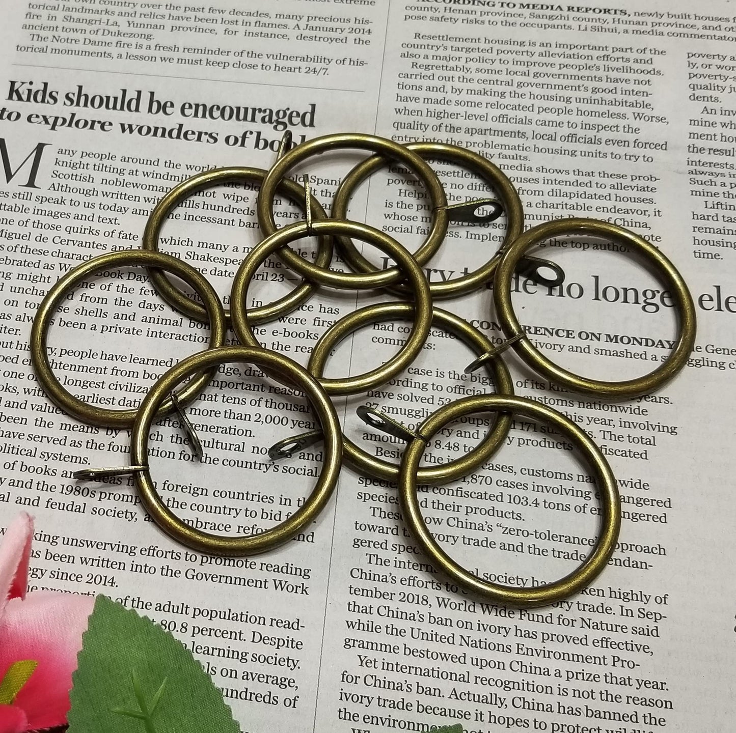 WANXIANG 20 pcs Metal Curtain Rings with Eyelet, 1-1/4 inch Inner Diameter,Fits Up to 1 Inch Rod, Bronze