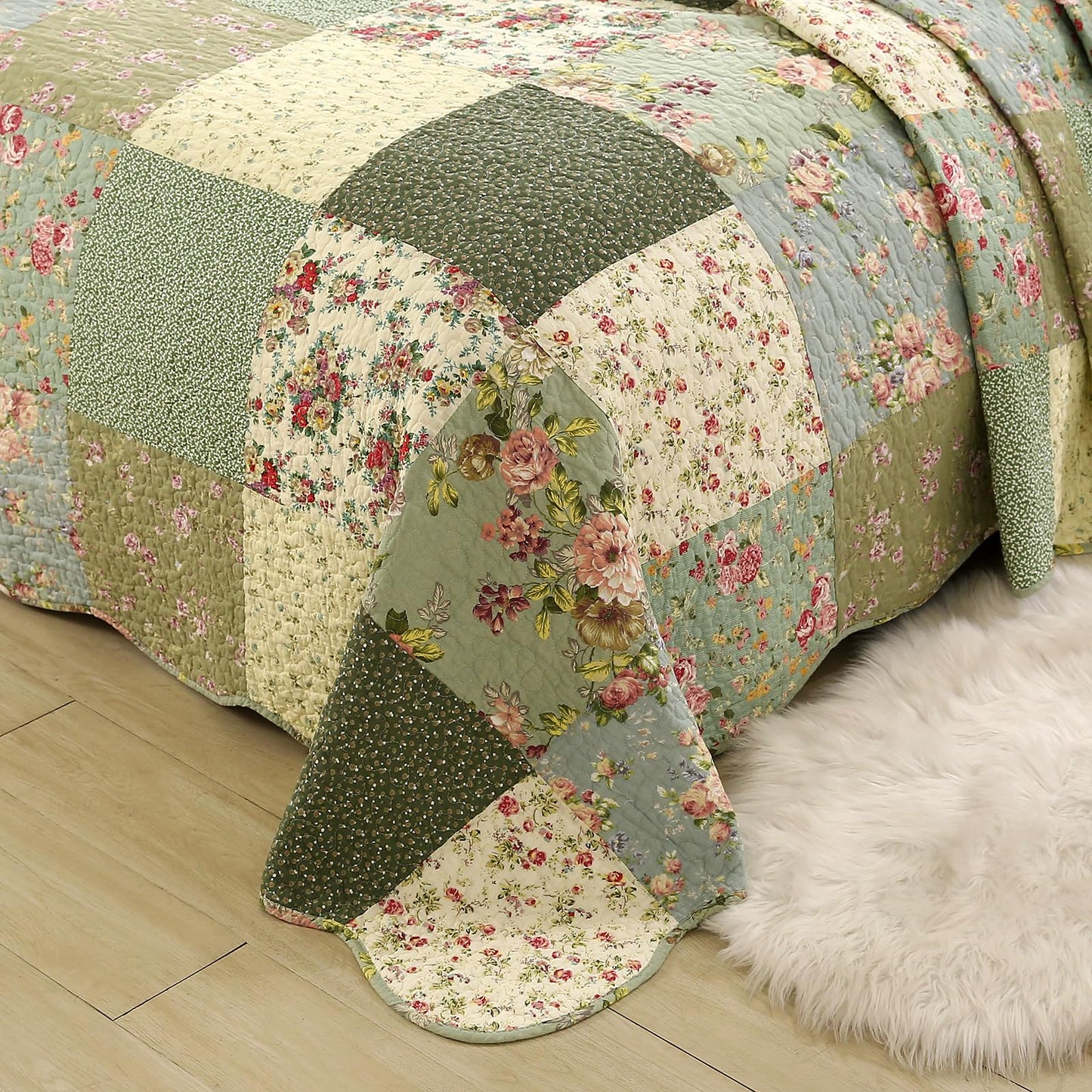 vctops Boho Patchwork Cotton Quilted Bedspread Quilt Set Queen Size 3 Pieces Soft Reversible Lightweight Coverlet Set Floral Print 1 Quilt and 2 Pillow Shams (Green D,Queen)