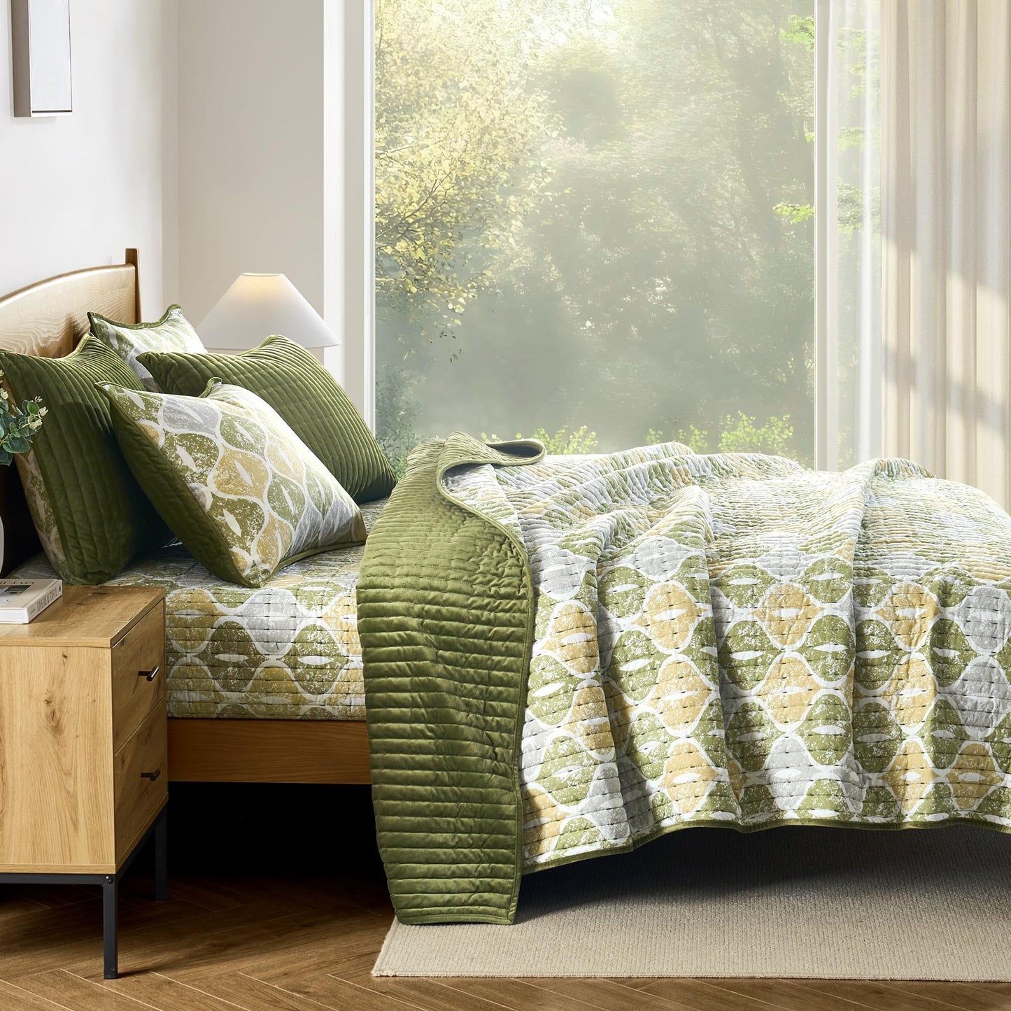 Wonderful King Quilt Set, Cotton Reversible Lightweight Comforter, Striped Channel Stitch Green Velvet Bedding with Ogee Printed, Breathable & Comfortable, Suitable for All Season Bedroom Use,106"x94"