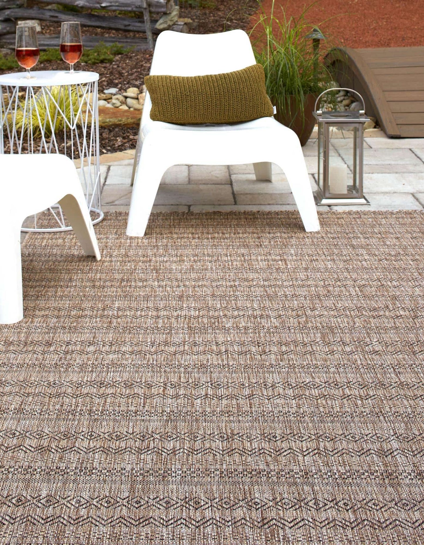 Unique Loom Outdoor Striped Collection Area Rug - Maia (6' 1" x 9' Rectangle, Natural/Black)