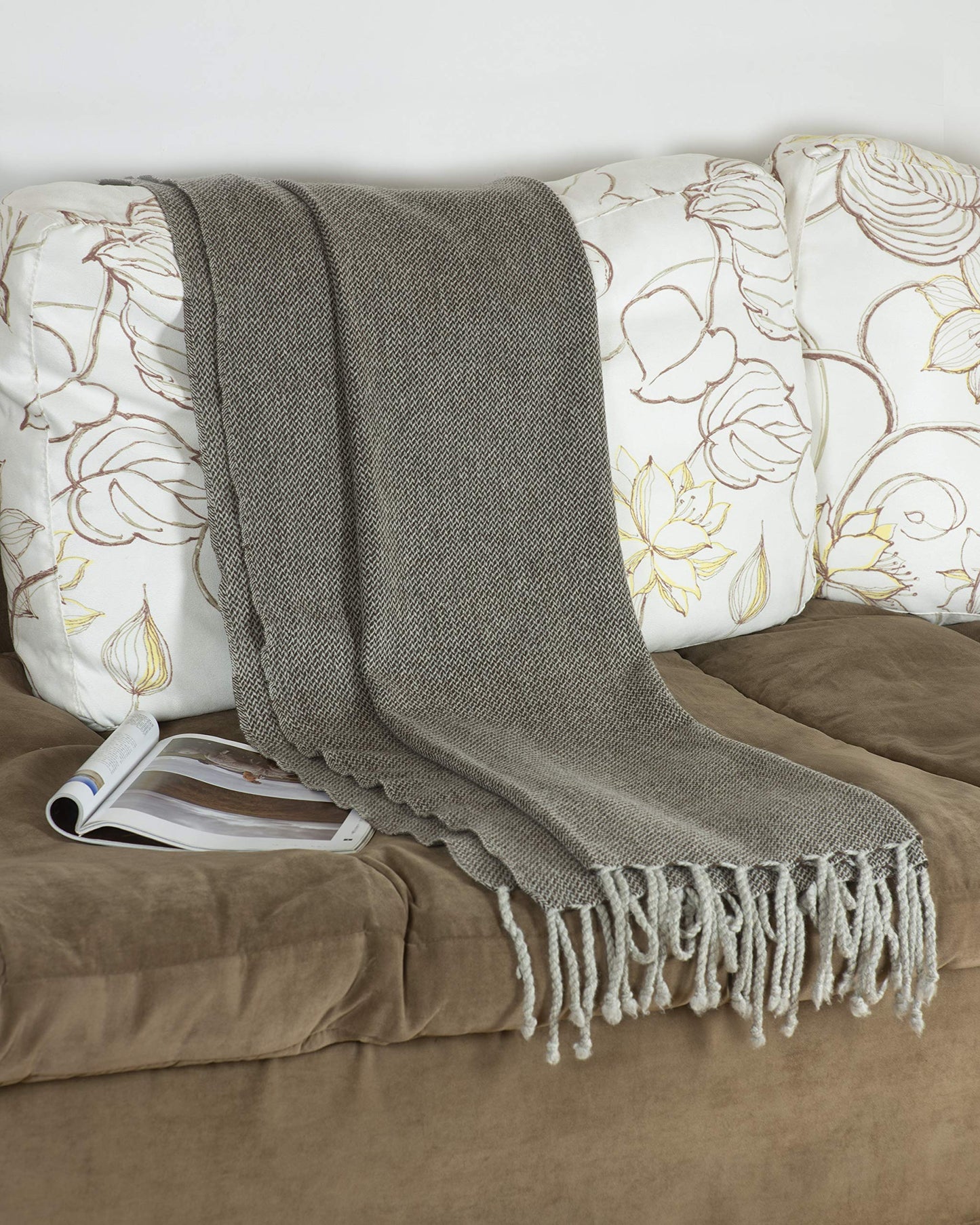 REALITY&FANTASY Wool Shawl Fringed Knee Throw Blanket for Couch Bed Outdoor Travel