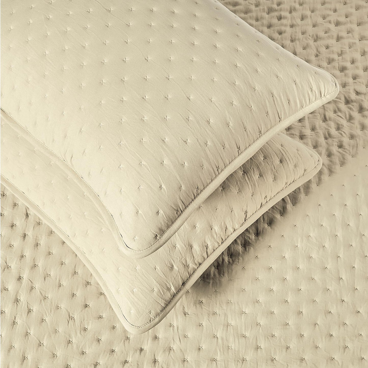 Amazon Basics Brushed Microfiber Quilt Set, Extra Soft with Natural Texture, 3-Piece, Queen/Full, Beige