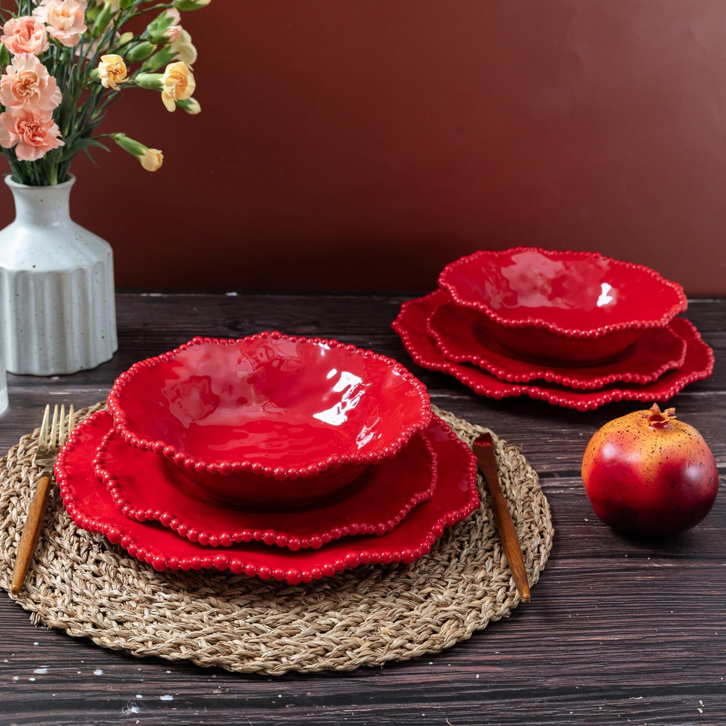 ZAROCRUS 12 pcs Christmas Holiday Melamine Dinnerware Set, Ruffled Rim With Beaded Plates and Bowls Set of 4, Lightweight yet Durable Dishes tableware Set, Ideal for parties, camping, and RV trips