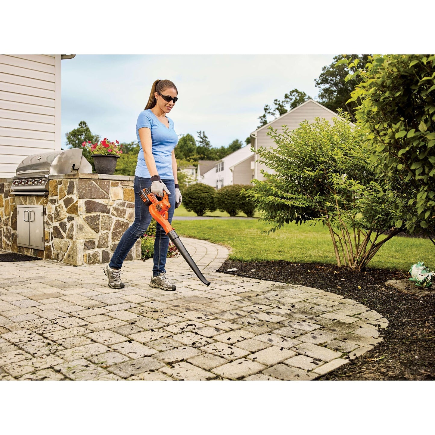 BLACK+DECKER Cordless Leaf Blower, 40V MAX , Leaf Blower Cordless with Battery and Charger, 125 MPH Air Speed, Lightweight Handheld Yard Sweeper (LSW40C)
