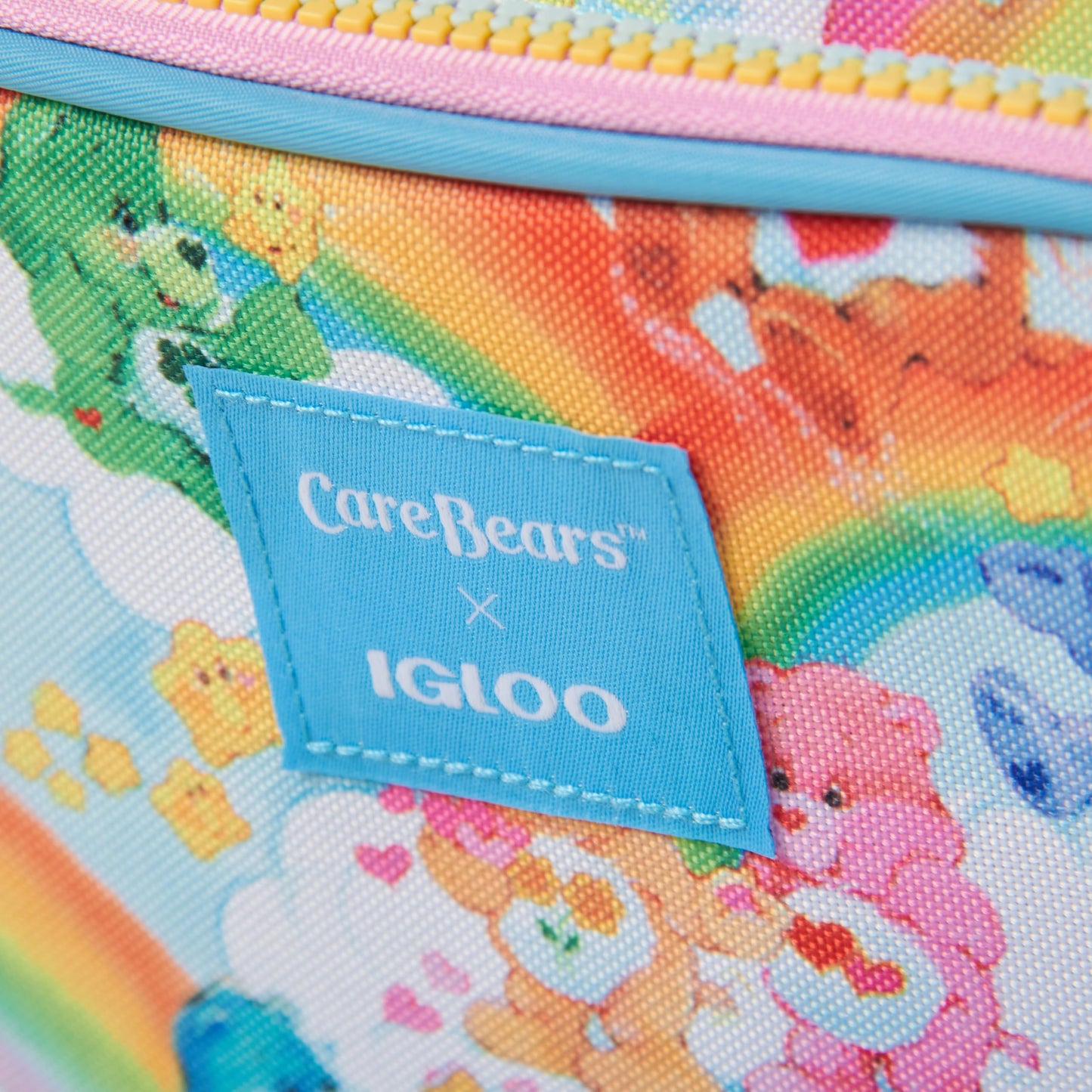 Igloo 90s Retro Collection Square Lunch Box Cooler with Front Pocket and Adjustable Strap,Insulated Leakproof Lunch Cooler Bag, Reusable Lunch Tote