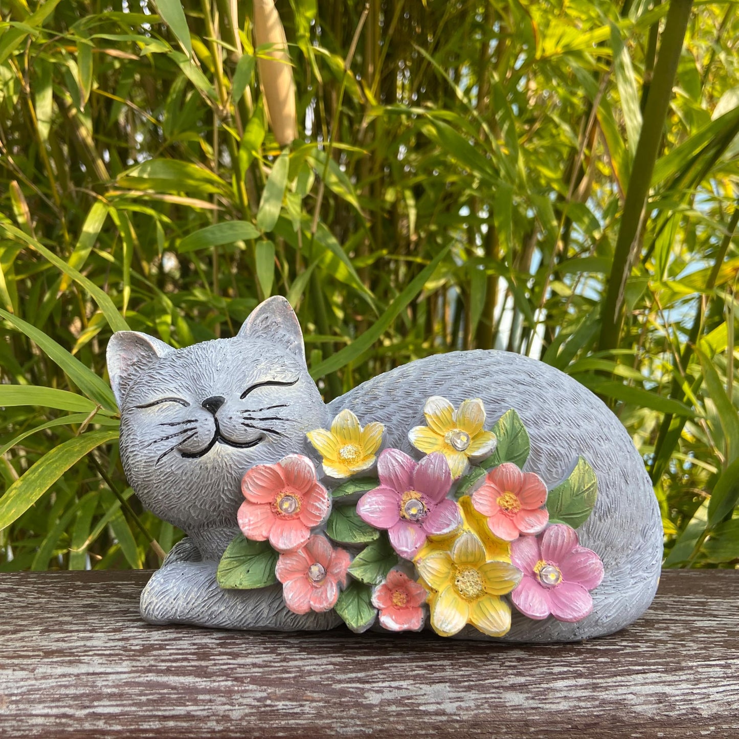 LEAESMHR Solar Cat Outdoor Statue, Resin Solar Cat Lights with Flower for Outside, Garden Cats Figurine for Lawn Porch Yard Art - Birthday Gifts for Mom Grandma Women