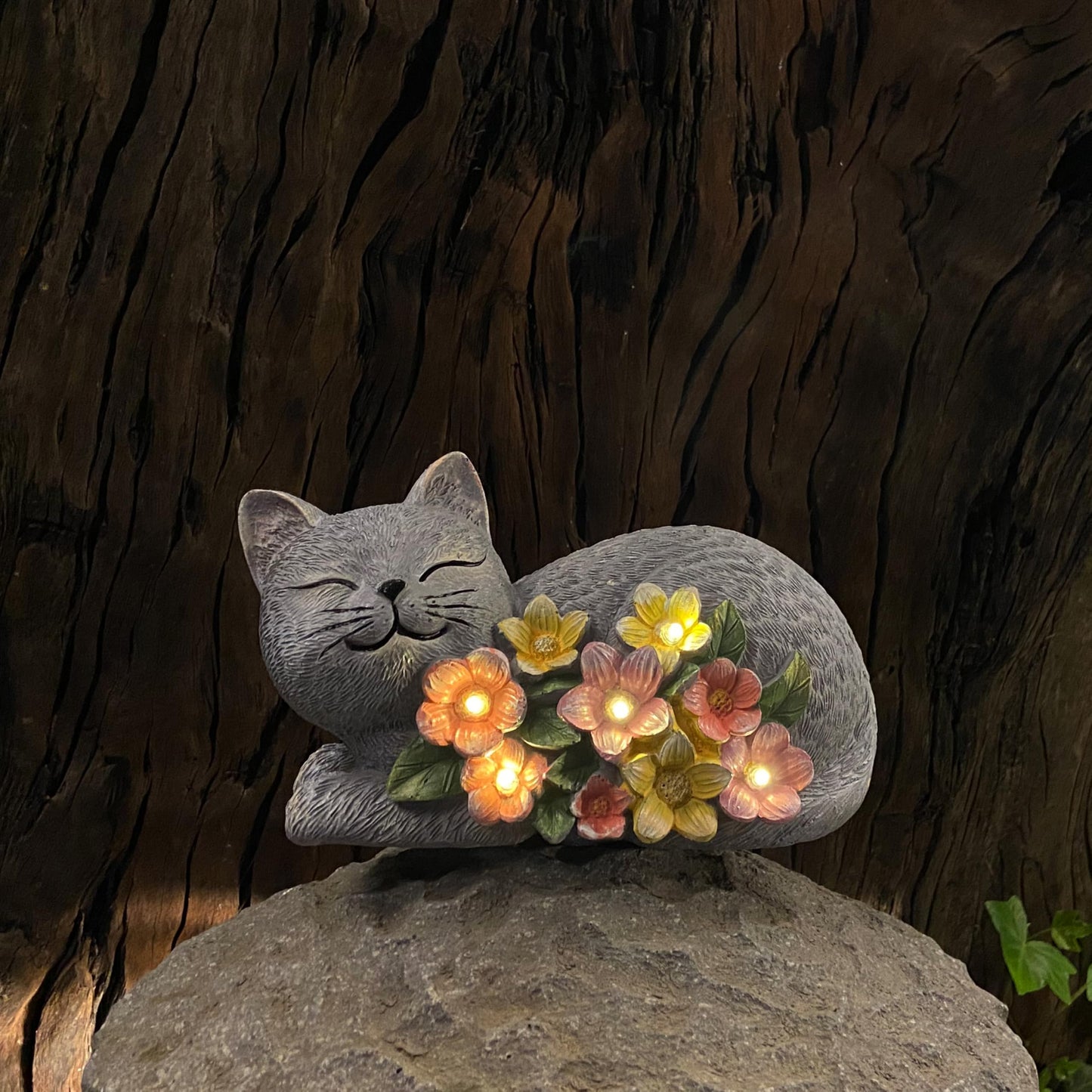 LEAESMHR Solar Cat Outdoor Statue, Resin Solar Cat Lights with Flower for Outside, Garden Cats Figurine for Lawn Porch Yard Art - Birthday Gifts for Mom Grandma Women