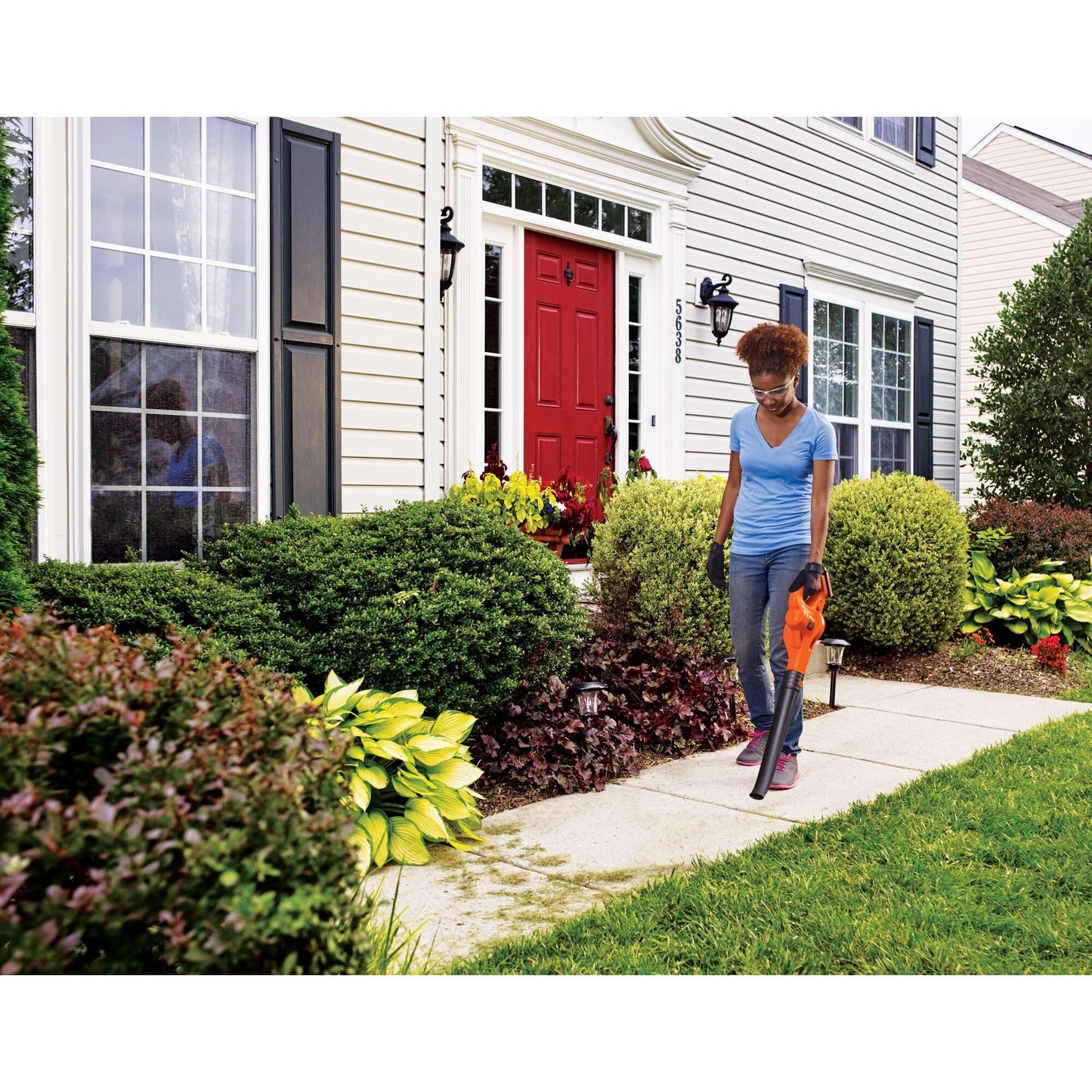 BLACK+DECKER Cordless Leaf Blower with Battery and Charger 20V MAX, Electric Leaf Blower 130 mph Air Speed, Lightweight Design (LSW221)