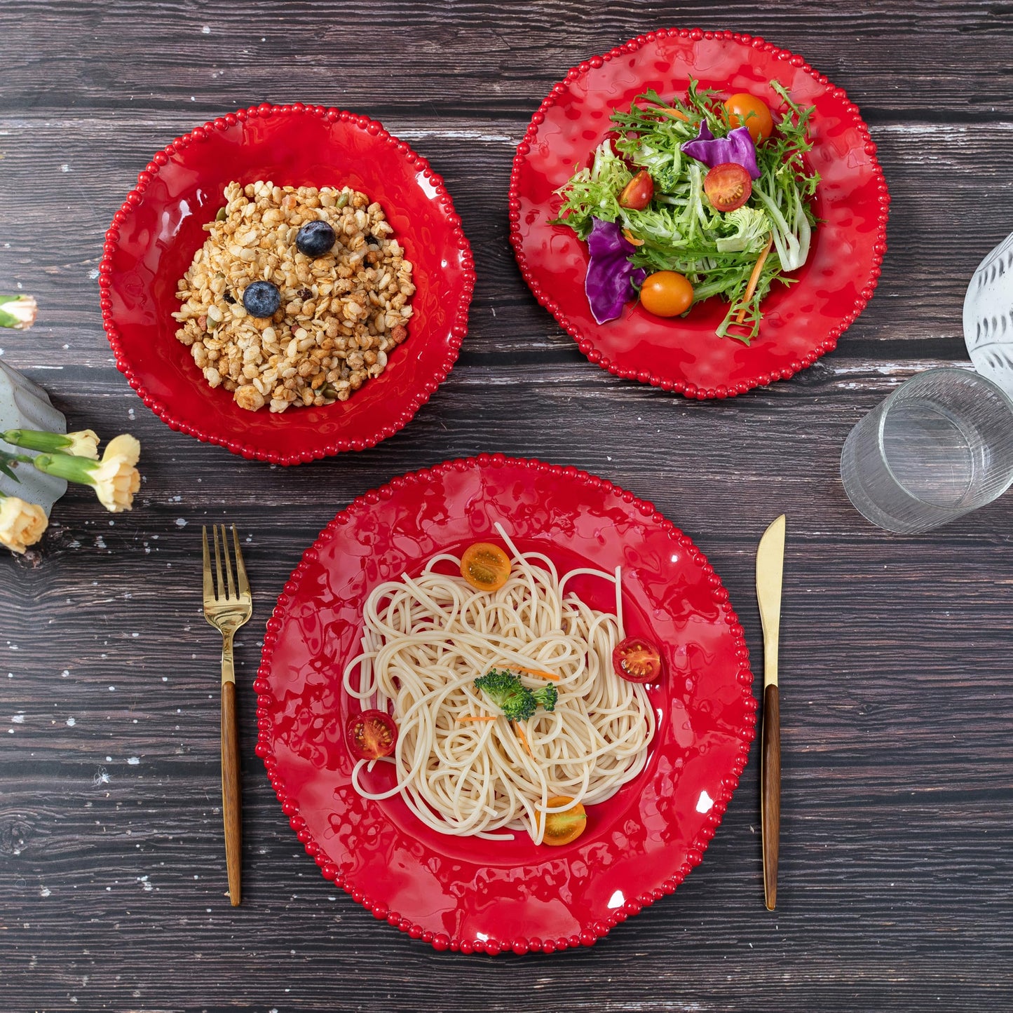 ZAROCRUS 12 pcs Christmas Holiday Melamine Dinnerware Set, Ruffled Rim With Beaded Plates and Bowls Set of 4, Lightweight yet Durable Dishes tableware Set, Ideal for parties, camping, and RV trips