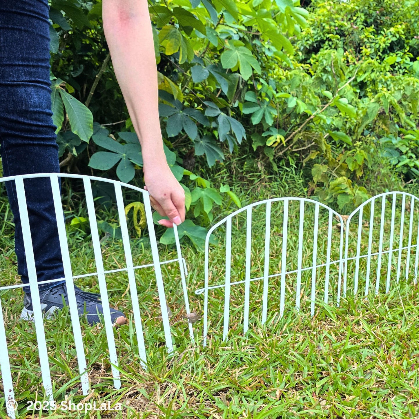ShopLaLa Decorative Fence (10 Panels) 13in(L) x 16.5in(H) Rustproof White Metal Wire Animal Barrier Fences, Flower Bed Edging for Landscape Outdoor Patio Decor Dog Yard Gates Fencing Backyard Panels