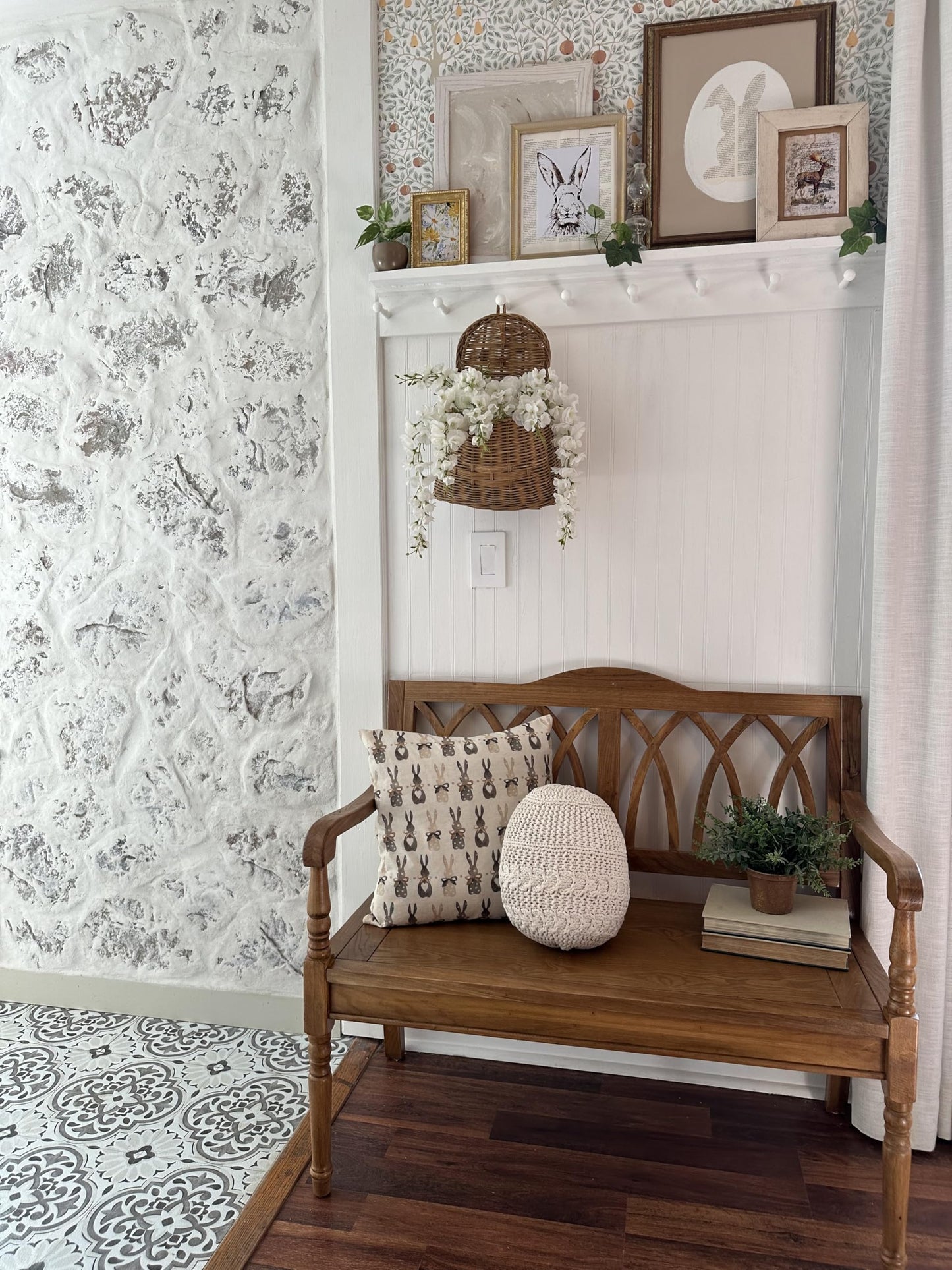 SAFAVIEH Home Collection – Benjamin Oak Brown Solid Wood Accent Bench, Indoor Bench for Entryway, Bedroom or Living Room (AMH6500E)