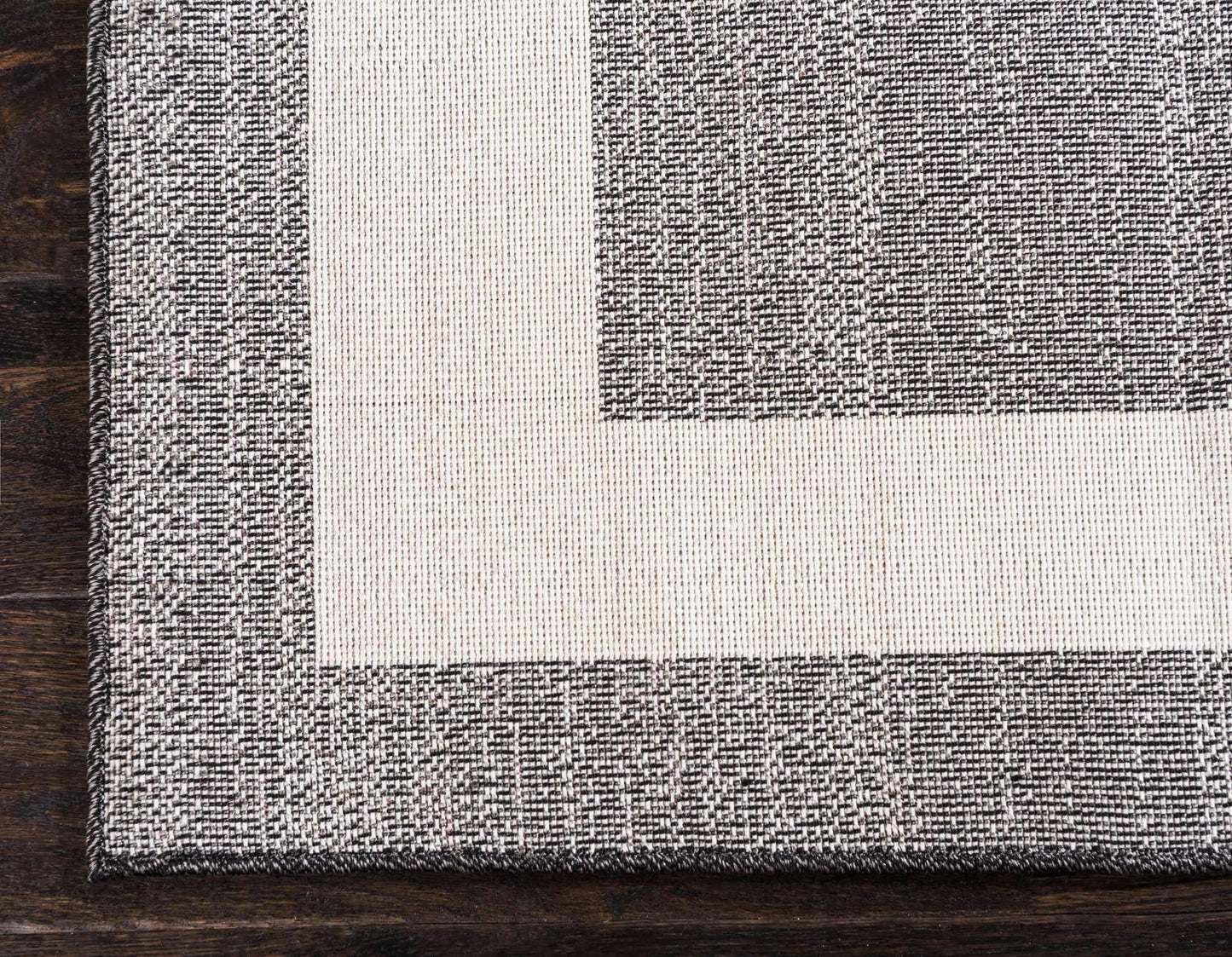 Unique Loom Del Mar Collection Area Rug - Maria (5' 3" x 8' Rectangle, Black/ Ivory)
