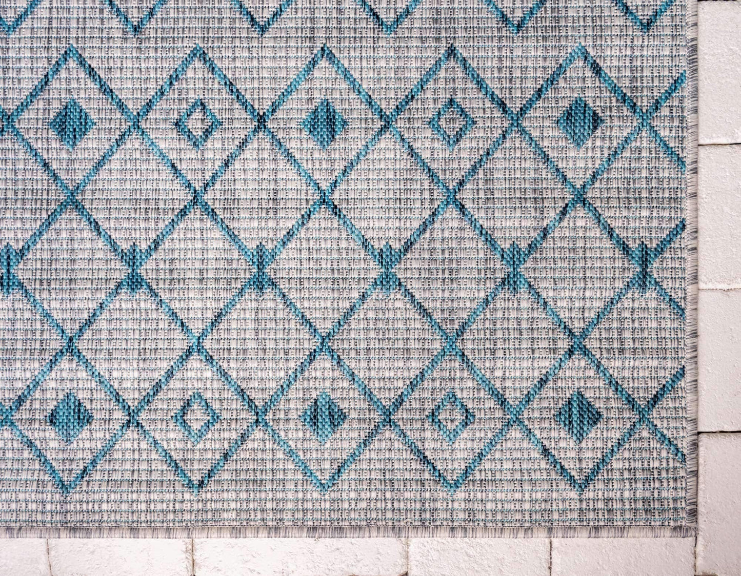 Unique Loom Outdoor Trellis Collection Area Rug - Tribal Trellis (5' 1" x 8' Rectangle, Light Blue/ Ivory)