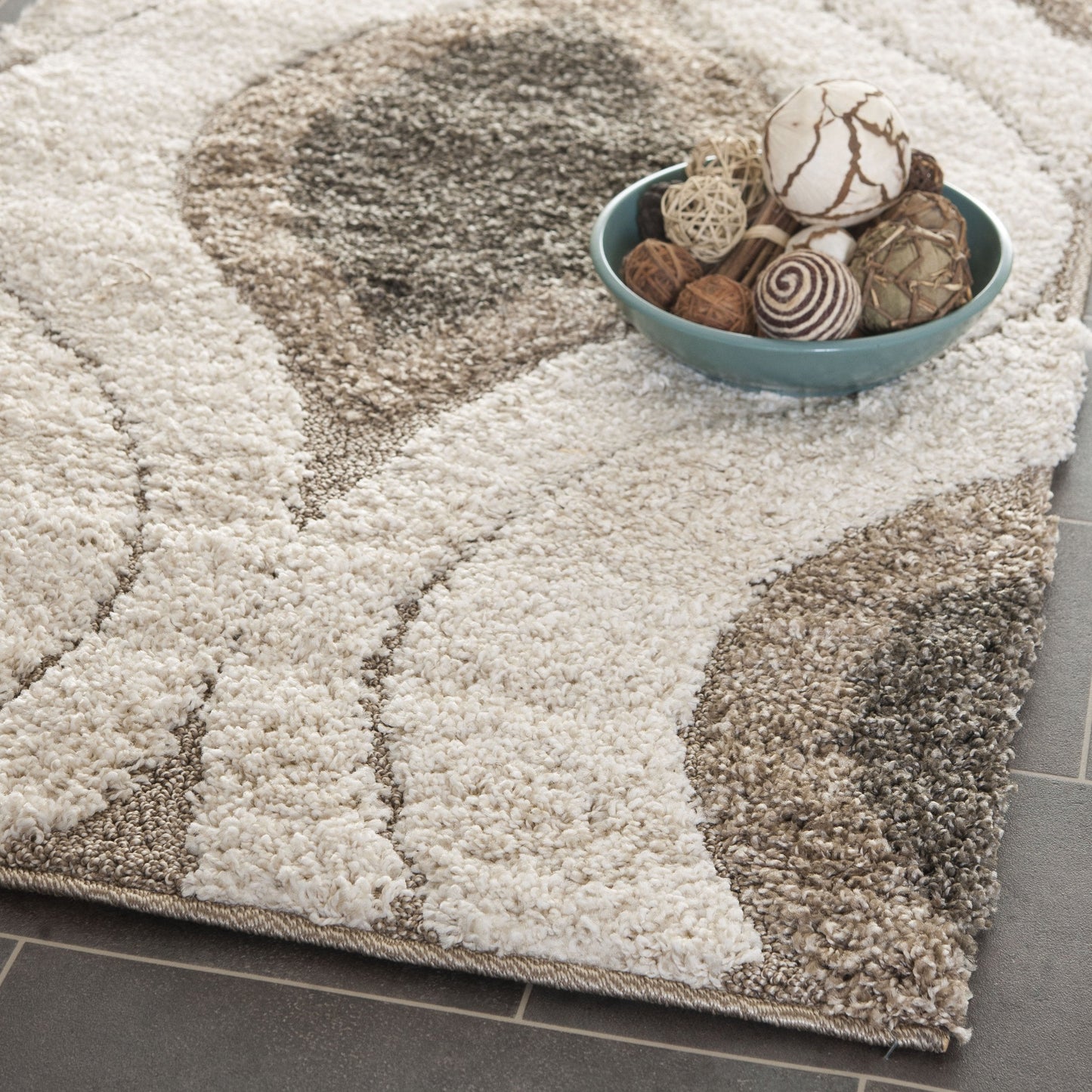 SAFAVIEH Florida Shag Collection Accent Rug - 3'3" x 5'3", Cream & Smoke, Modern Design, Non-Shedding & Easy Care, 1.2-inch Thick Ideal for High Traffic Areas in Foyer, Entryway, Bedroom (SG461-1179)